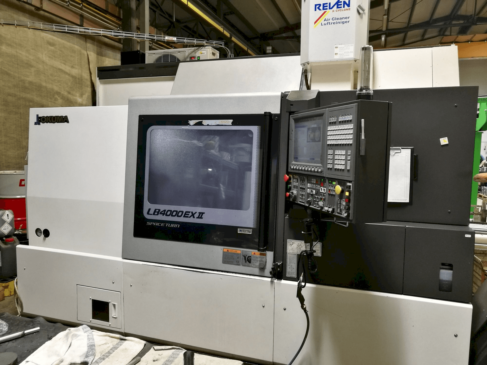 Vooraanzicht van Okuma LB 4000 EX II MY 750 machine