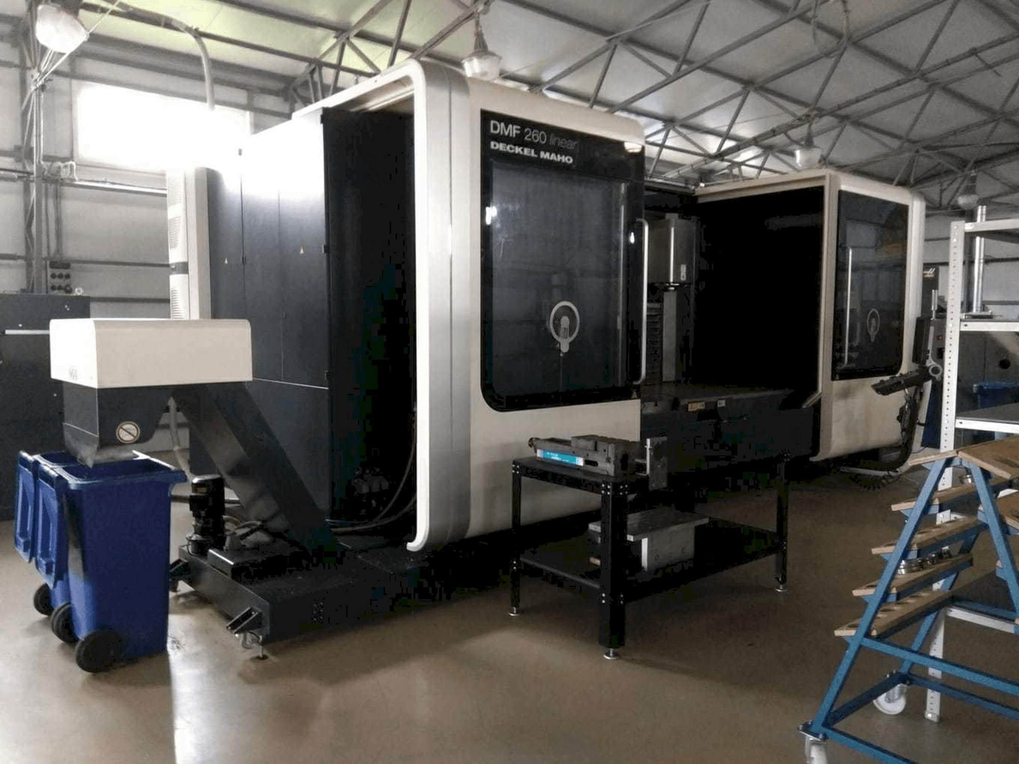 Vooraanzicht van DECKEL MAHO DMF 260 linear machine