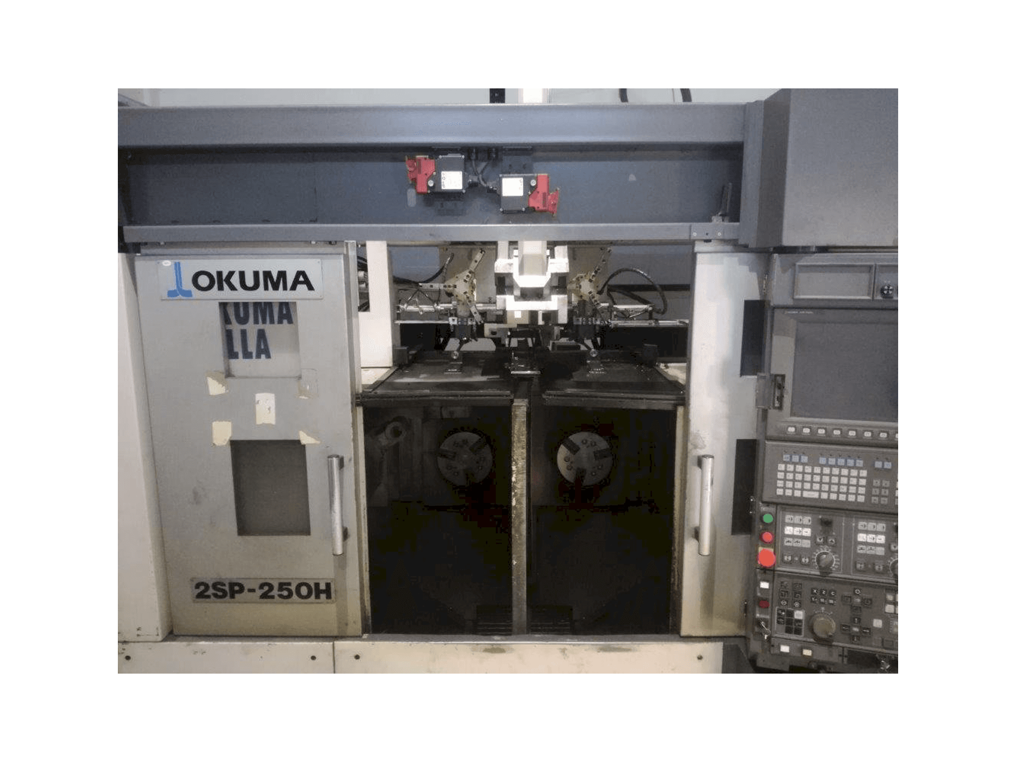 Vooraanzicht van Okuma 2SP-250H machine