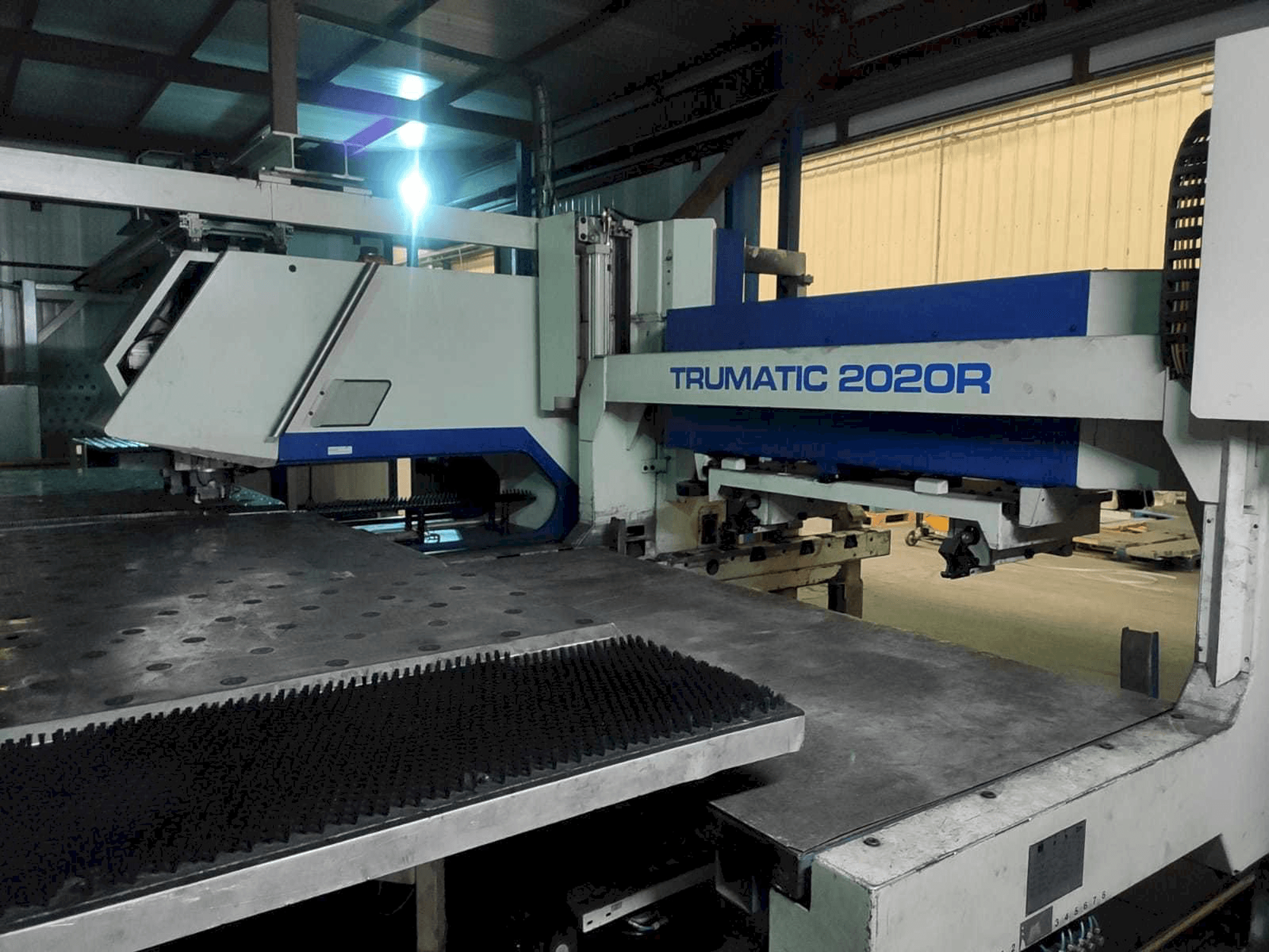 Vooraanzicht van Trumpf Trumatic 2020R machine