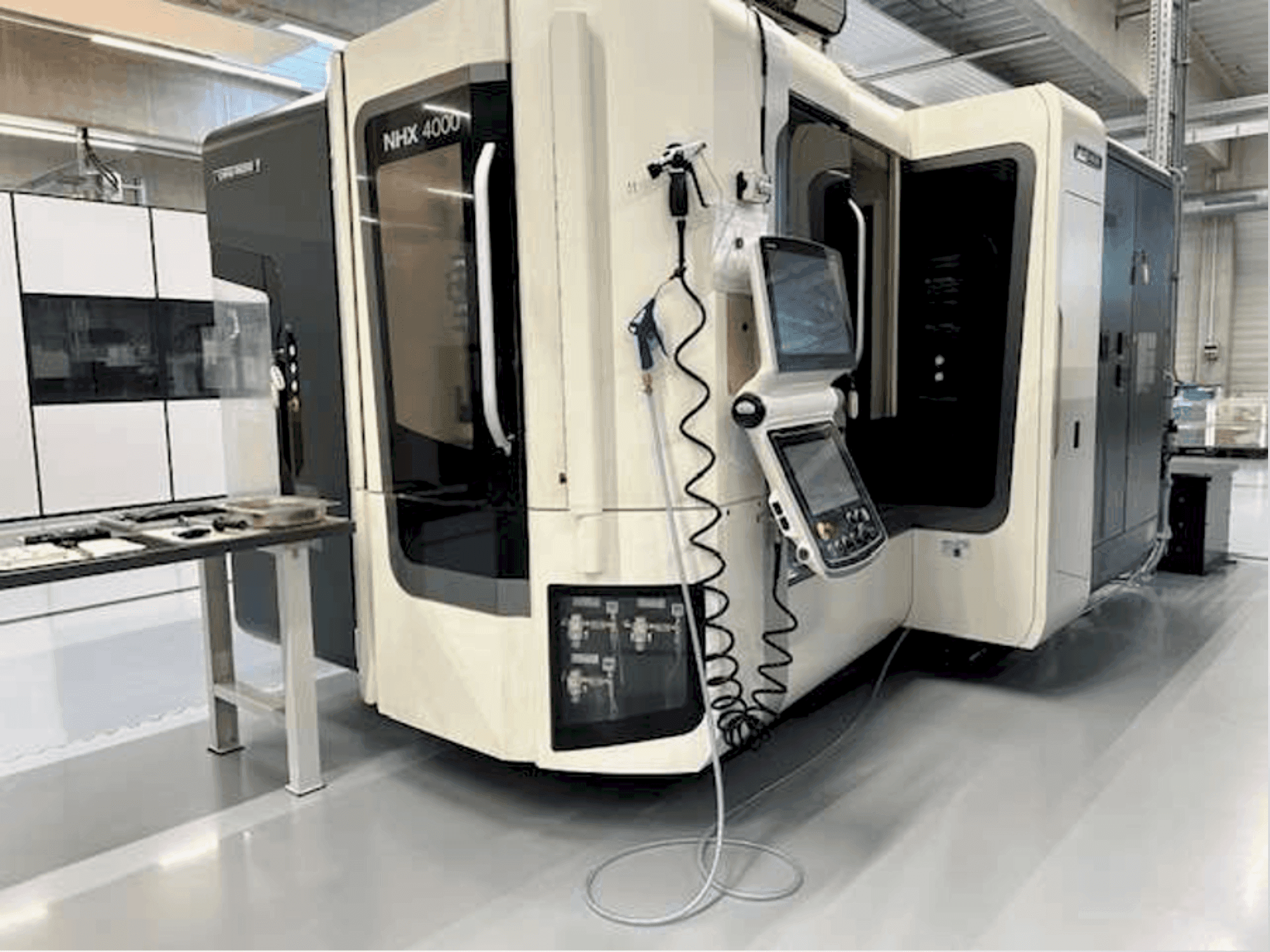 Vooraanzicht van DMG MORI NHX 4000 machine
