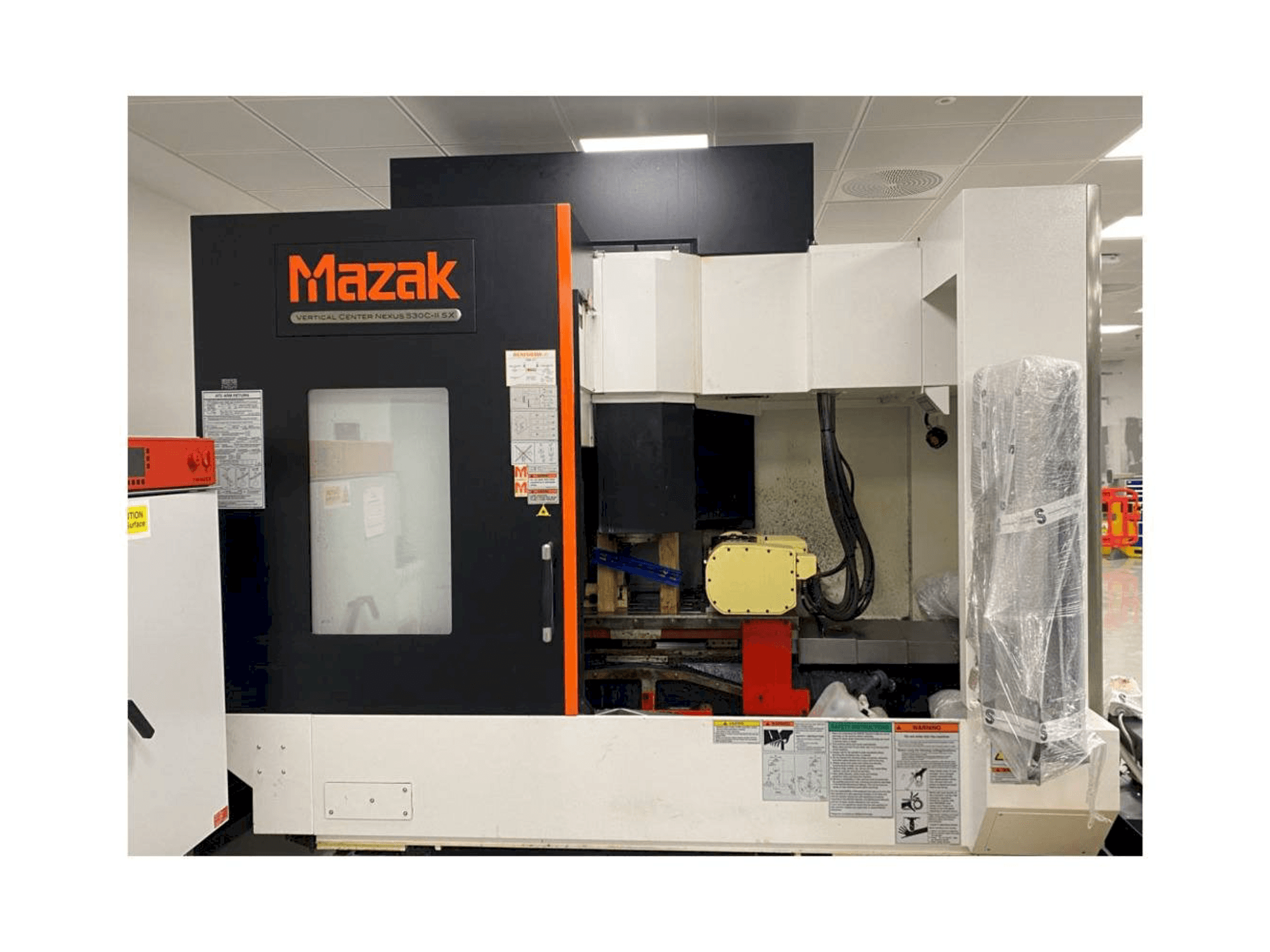 Vooraanzicht van Mazak Vertical Center Nexus 530C-II 5X machine
