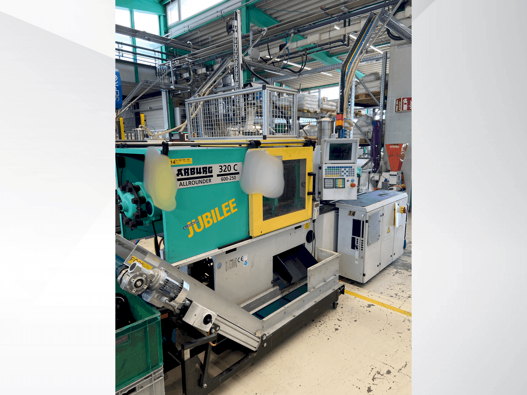 Vooraanzicht van Arburg 320C 600-250 machine