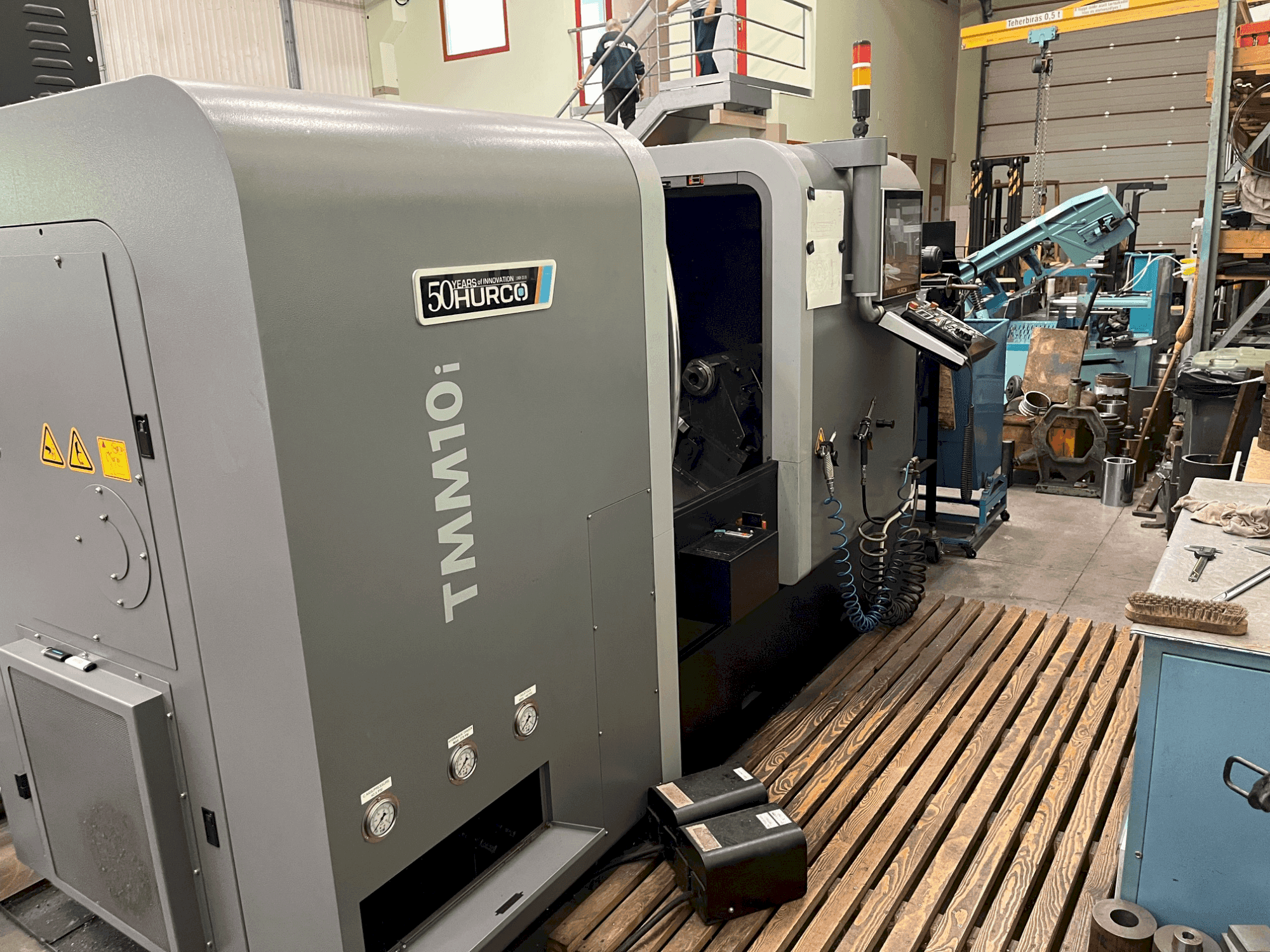 Vooraanzicht van Hurco TMM10i machine