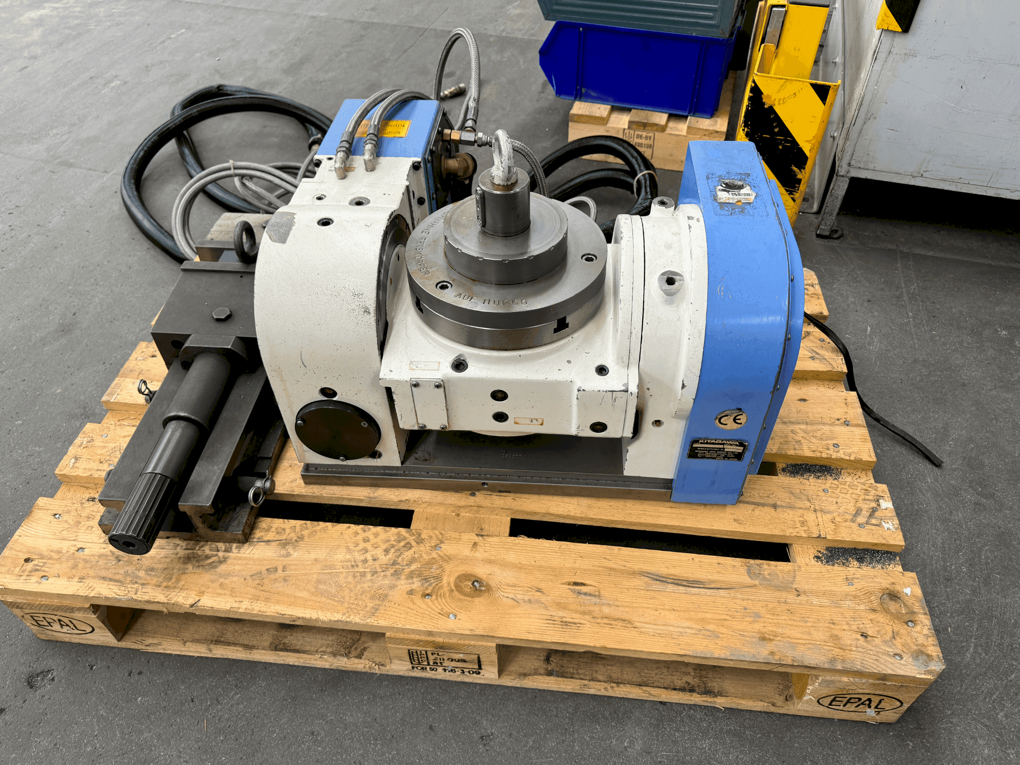 Vooraanzicht van KITAGAWA TT251 HYY01 - NC ROTARY TABLE (2005) machine