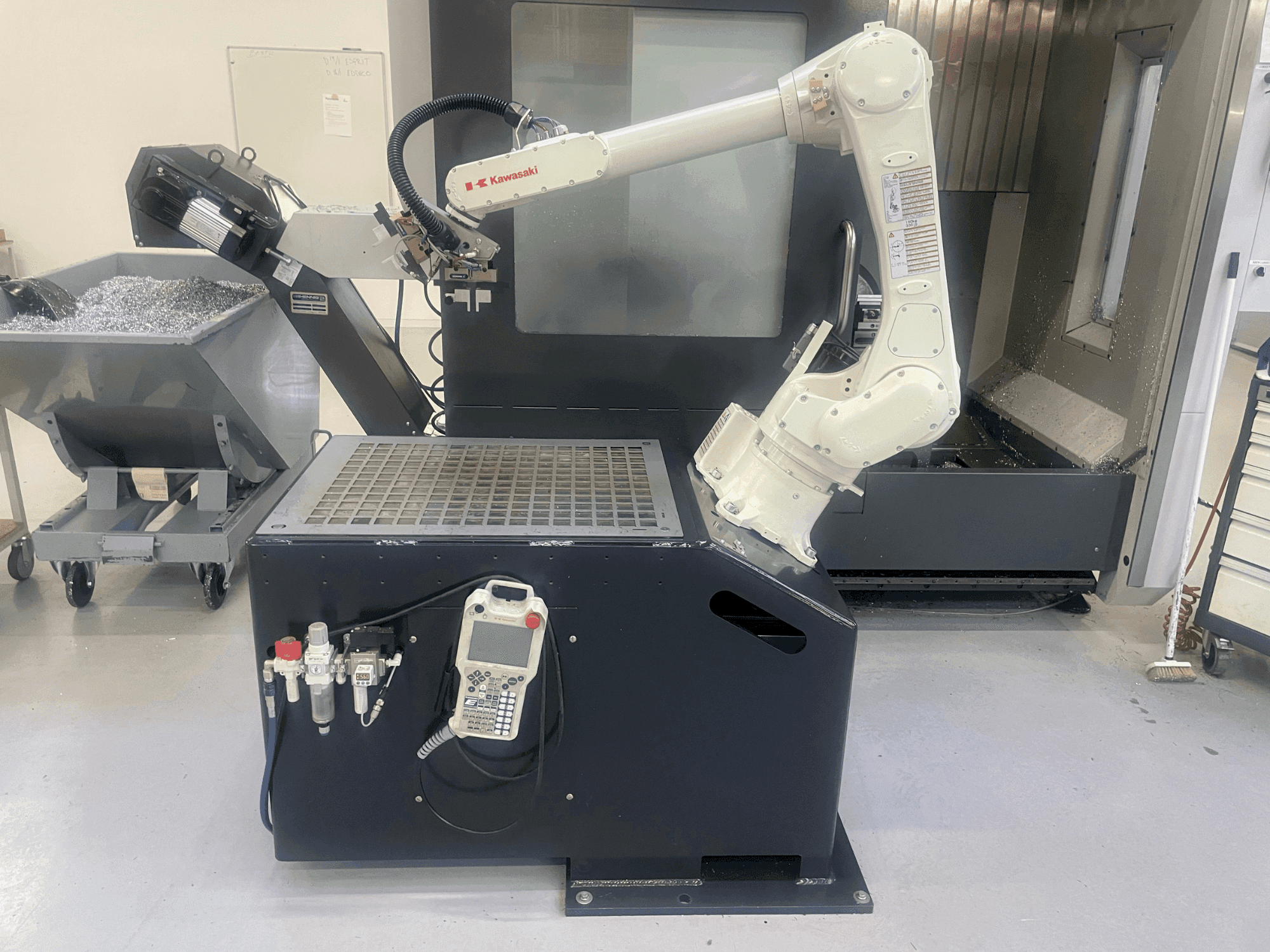 Vooraanzicht van Kawasaki RS006L machine