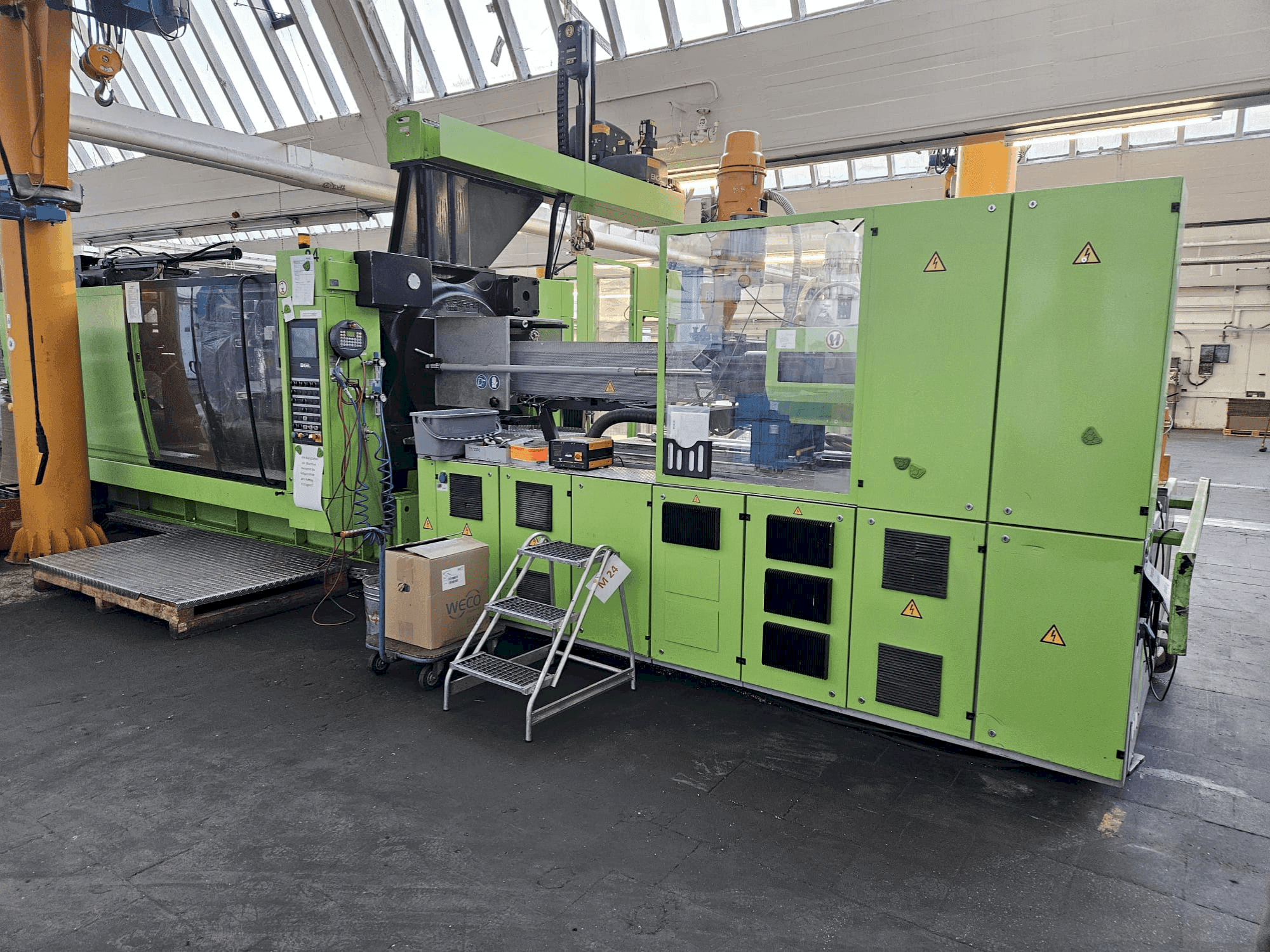 Vooraanzicht van Engel CL 4550/750 machine