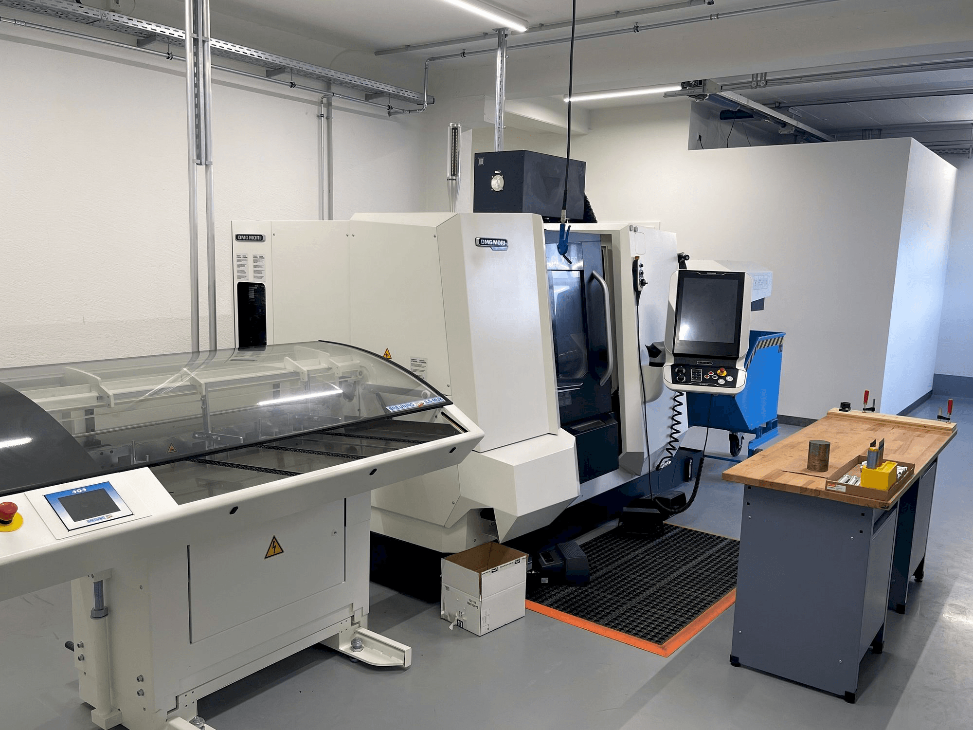 Vooraanzicht van DMG Mori Seiki CLX 350 V6 machine