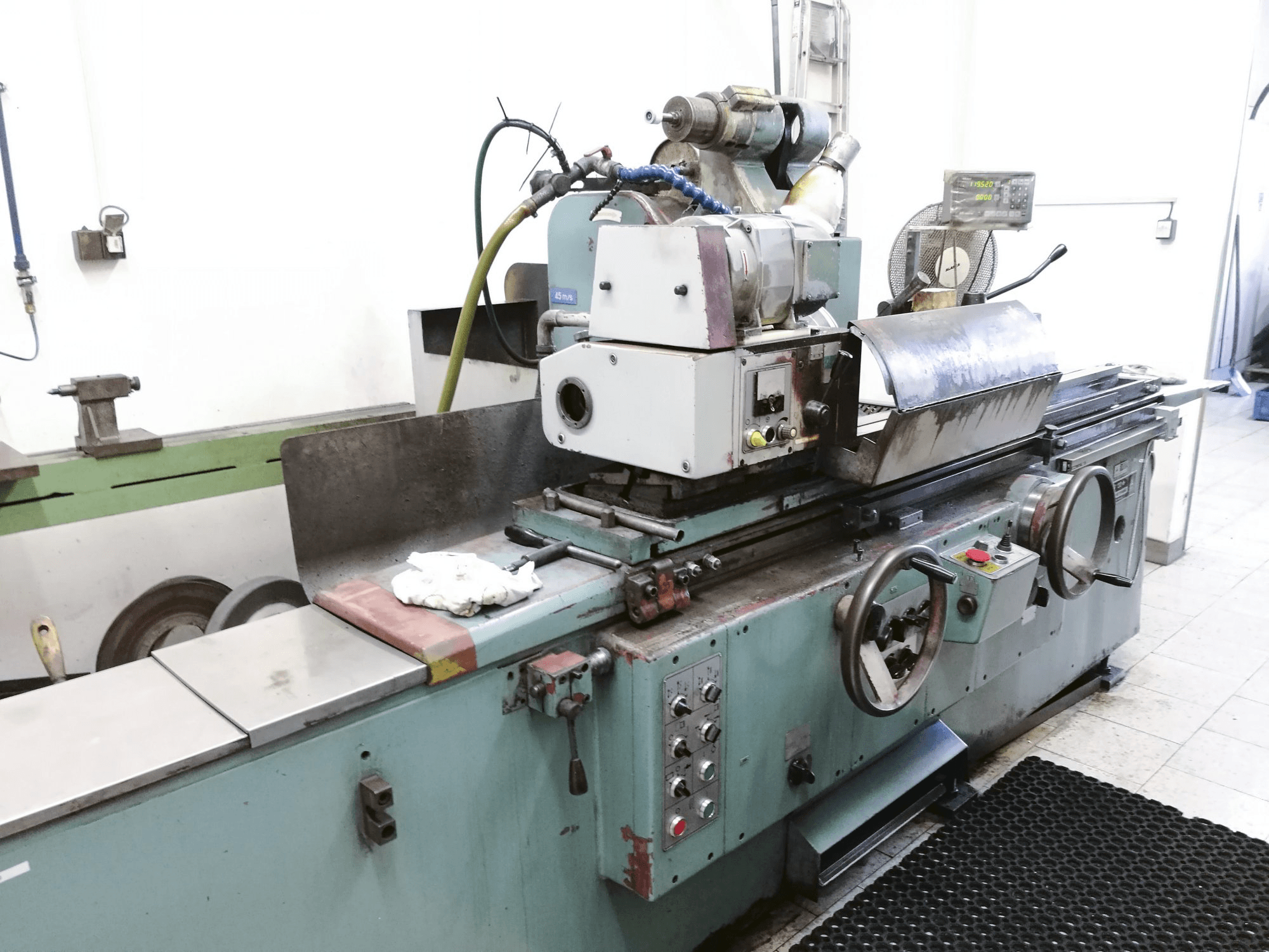 Links zicht van TOS BHU 32A/1000 machine