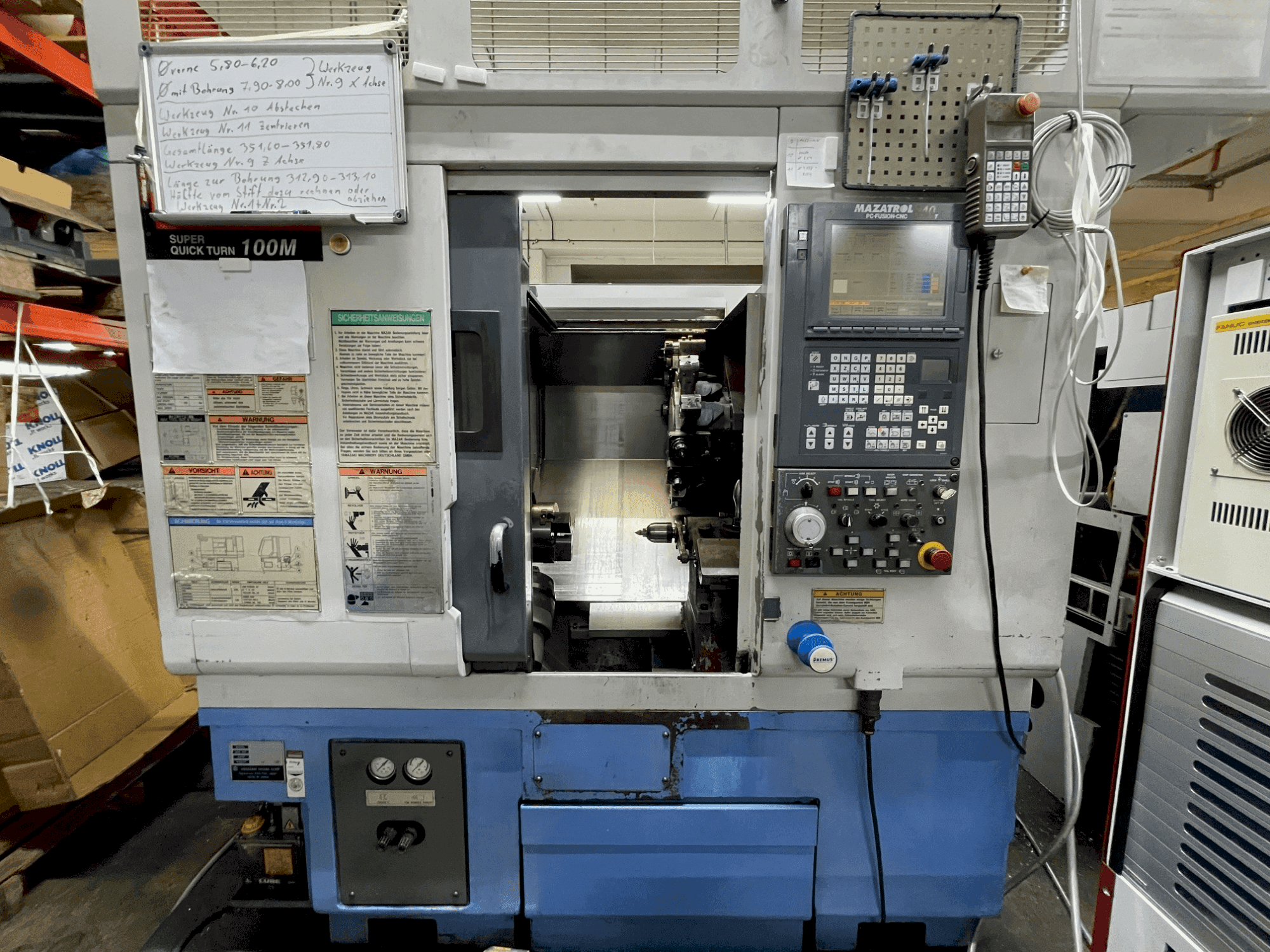 Vooraanzicht van Mazak SQT 100M machine