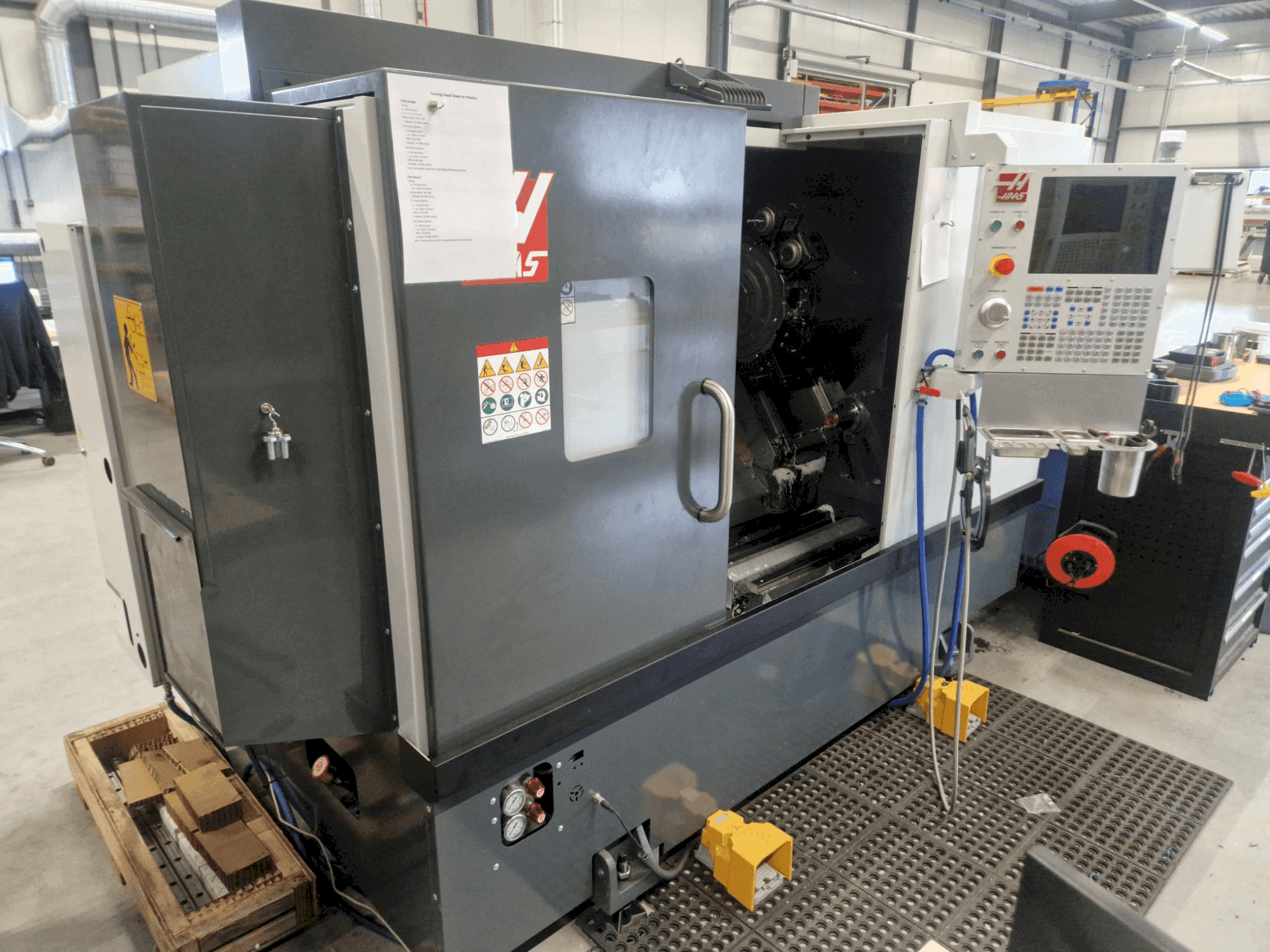 Vooraanzicht van HAAS ST-25Y machine