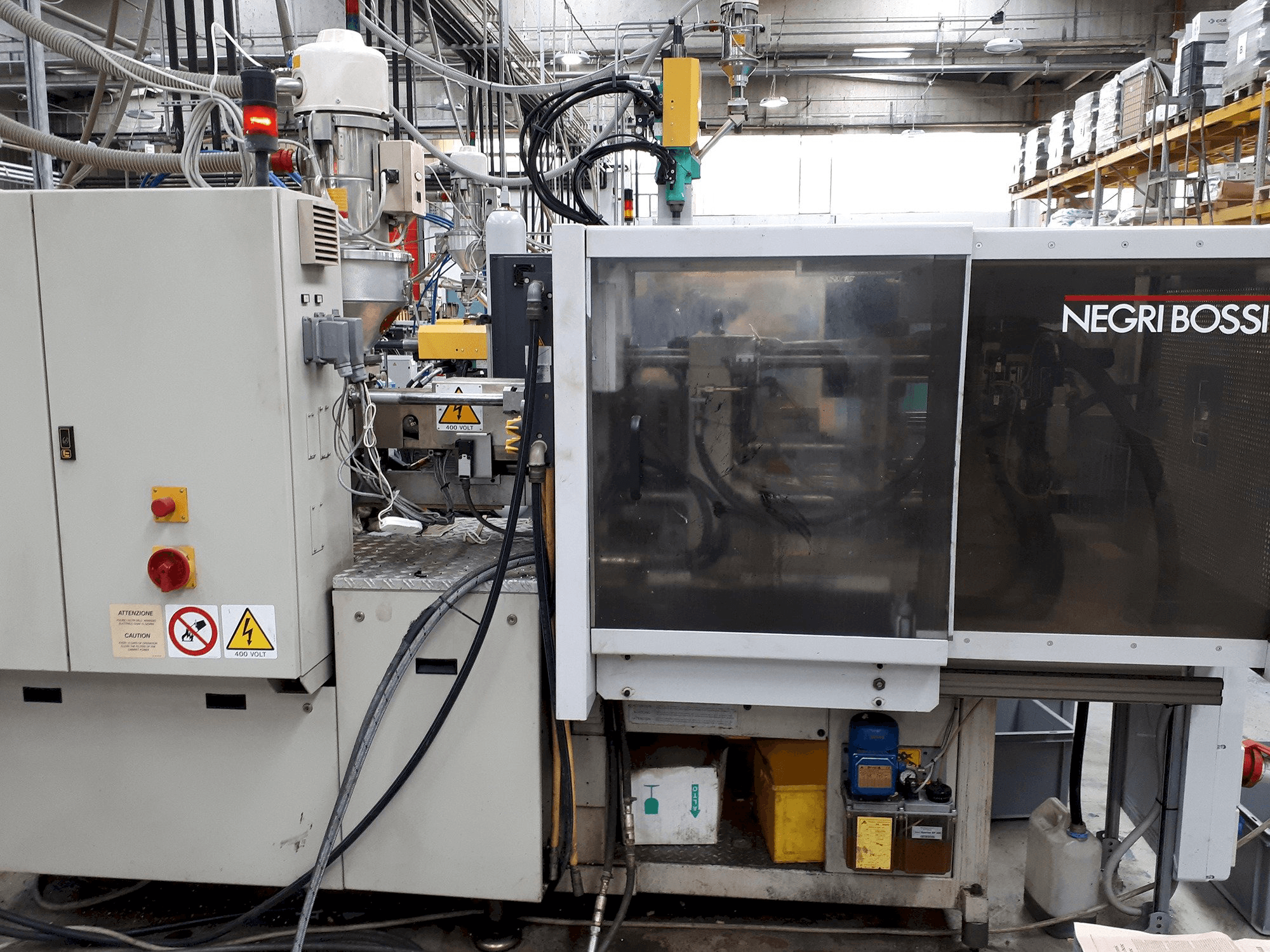 Vooraanzicht van Negri Bossi V 40-150 machine