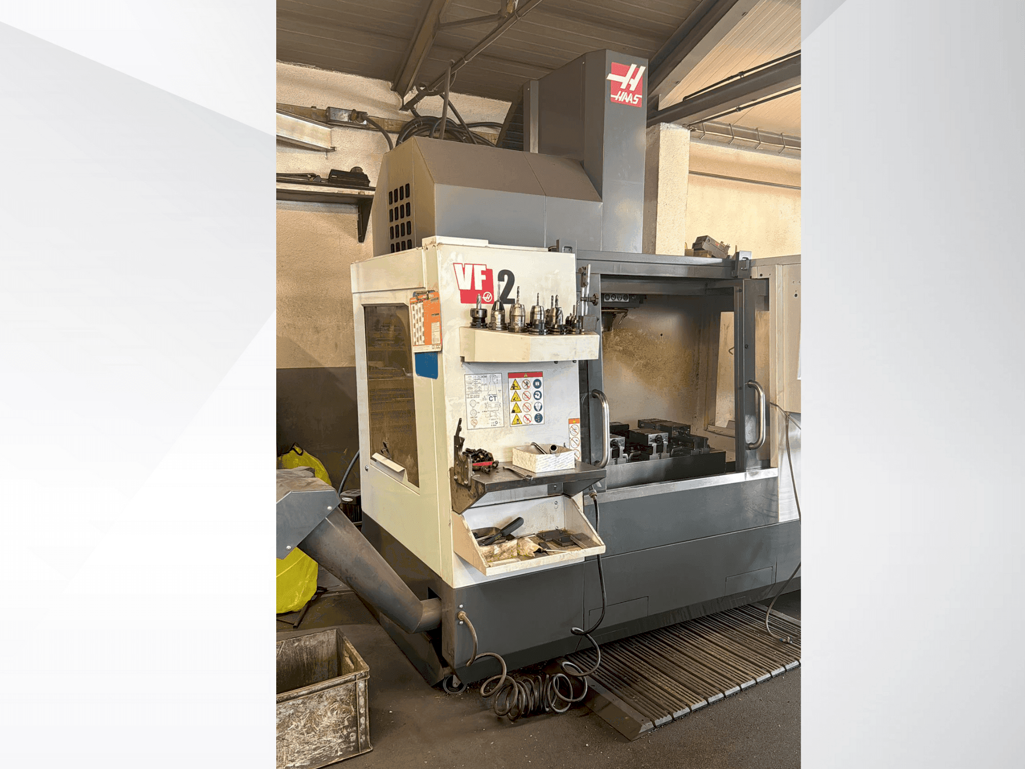 Vooraanzicht van HAAS VF2 machine