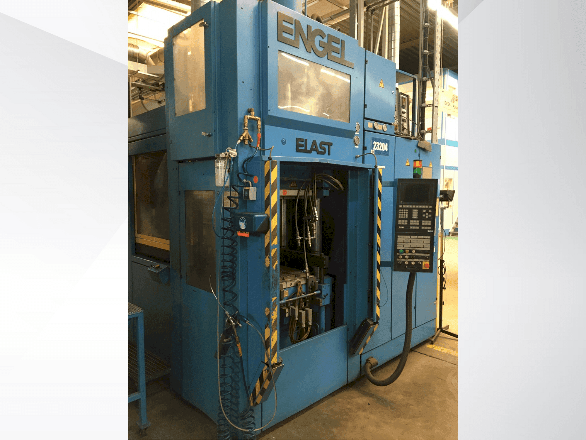 Vooraanzicht van Engel Elast 1500/250V machine