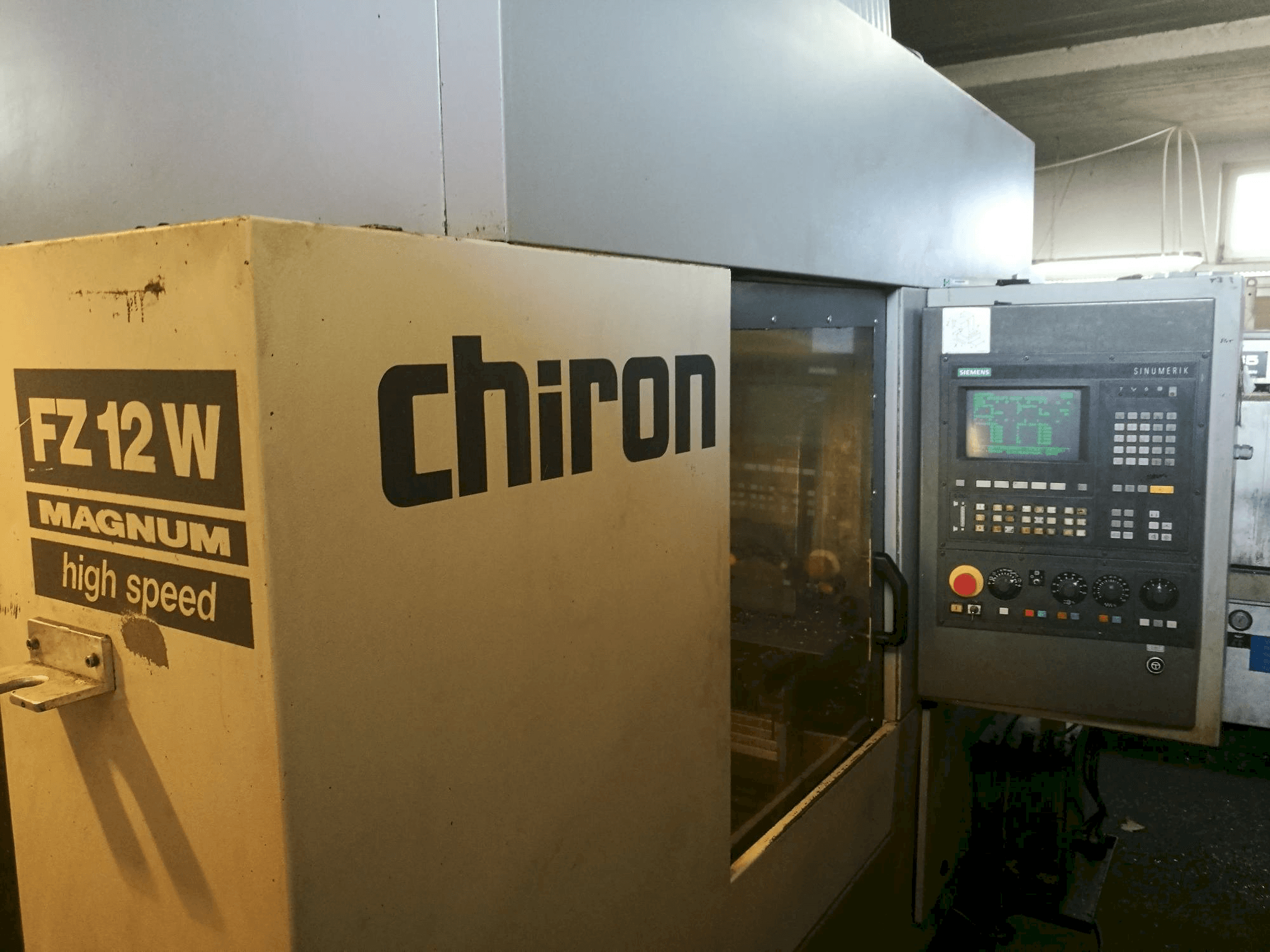 Vooraanzicht van CHIRON FZ 12 W Magnum machine