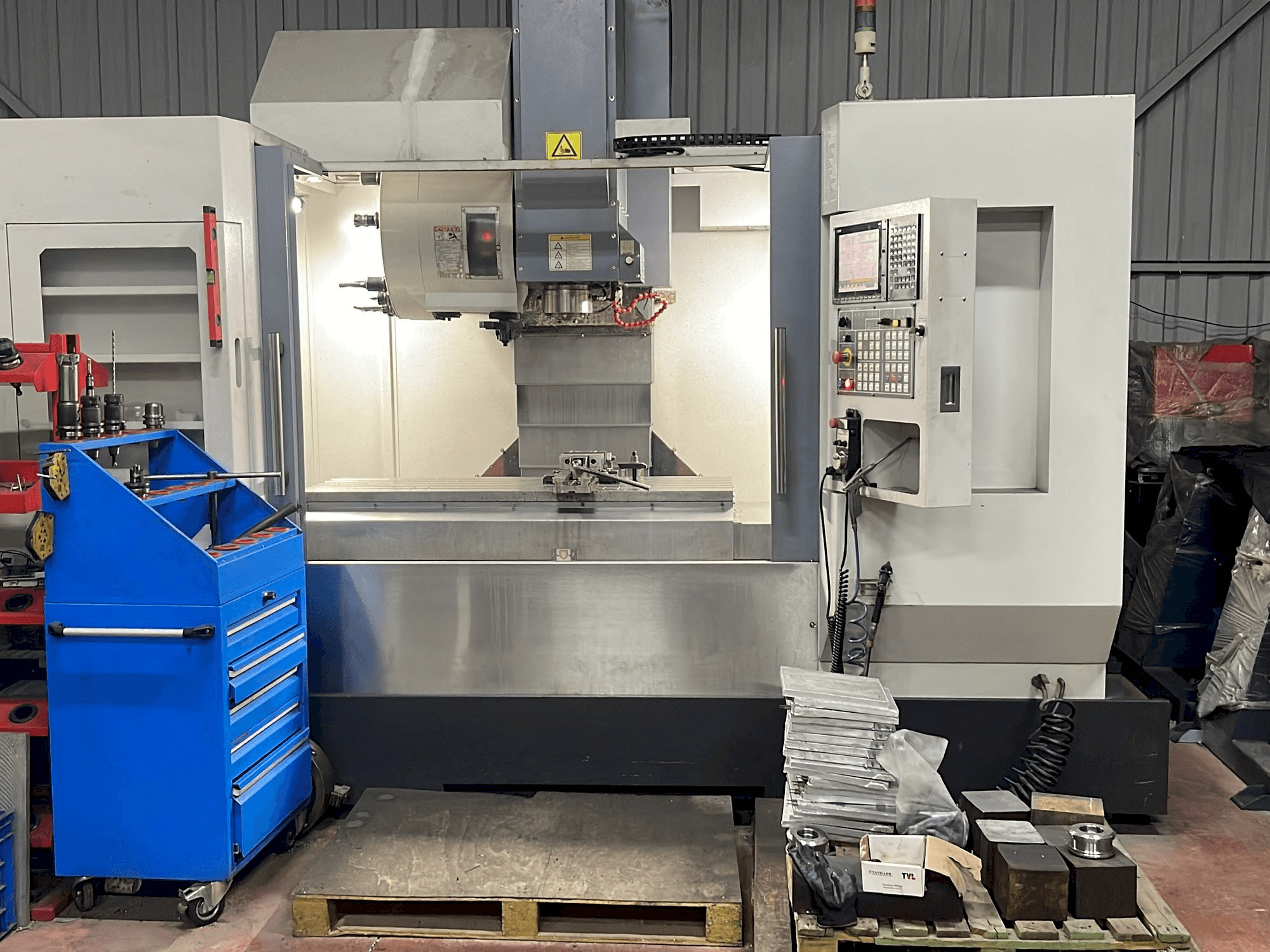 Vooraanzicht van Akira Seiki SR2XP machine