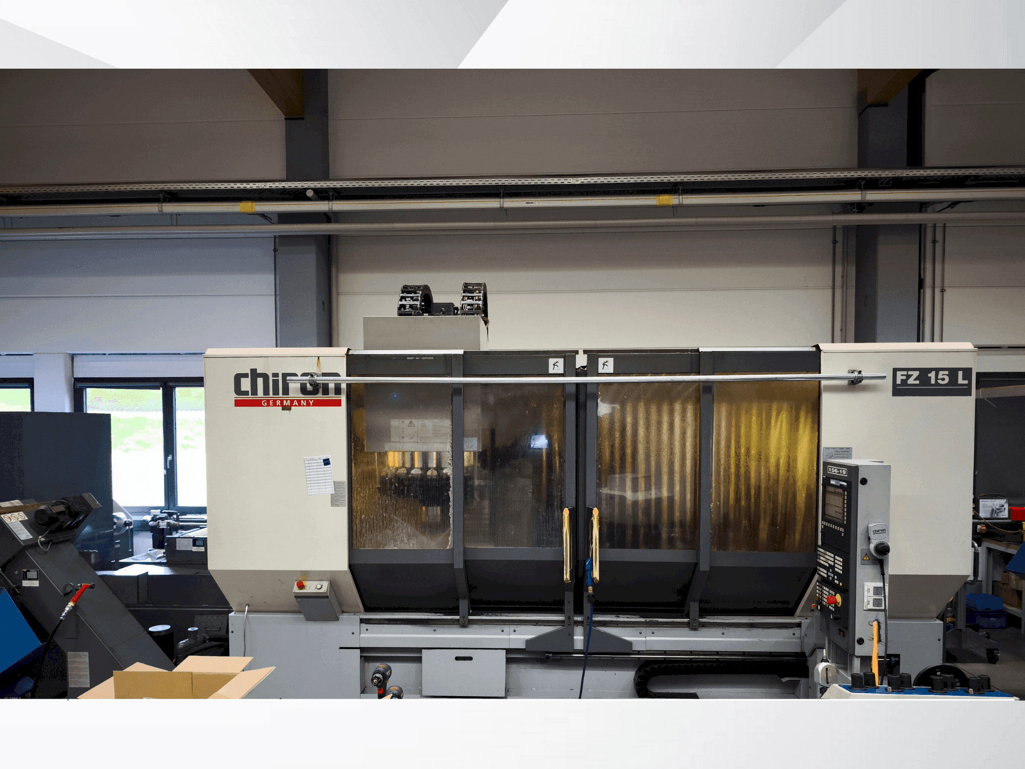 Vooraanzicht van CHIRON FZ 15 L machine