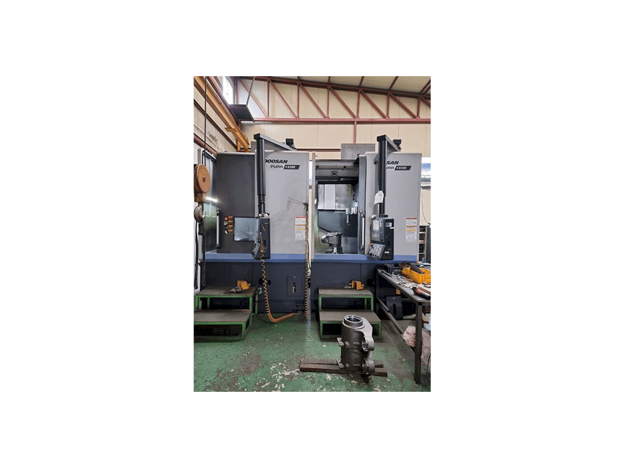 Vooraanzicht van Doosan Puma V8300 machine