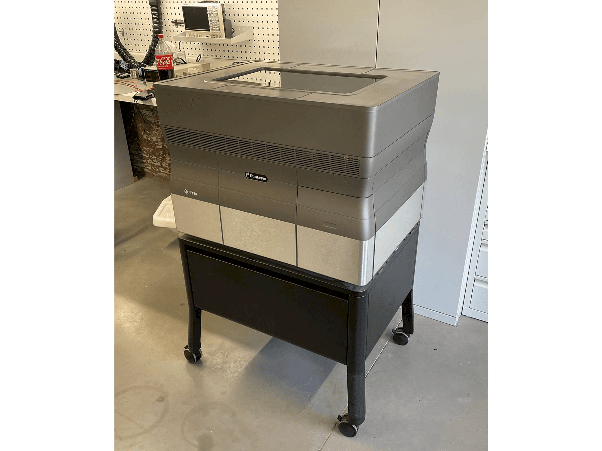 Vooraanzicht van Stratasys Objet24 machine