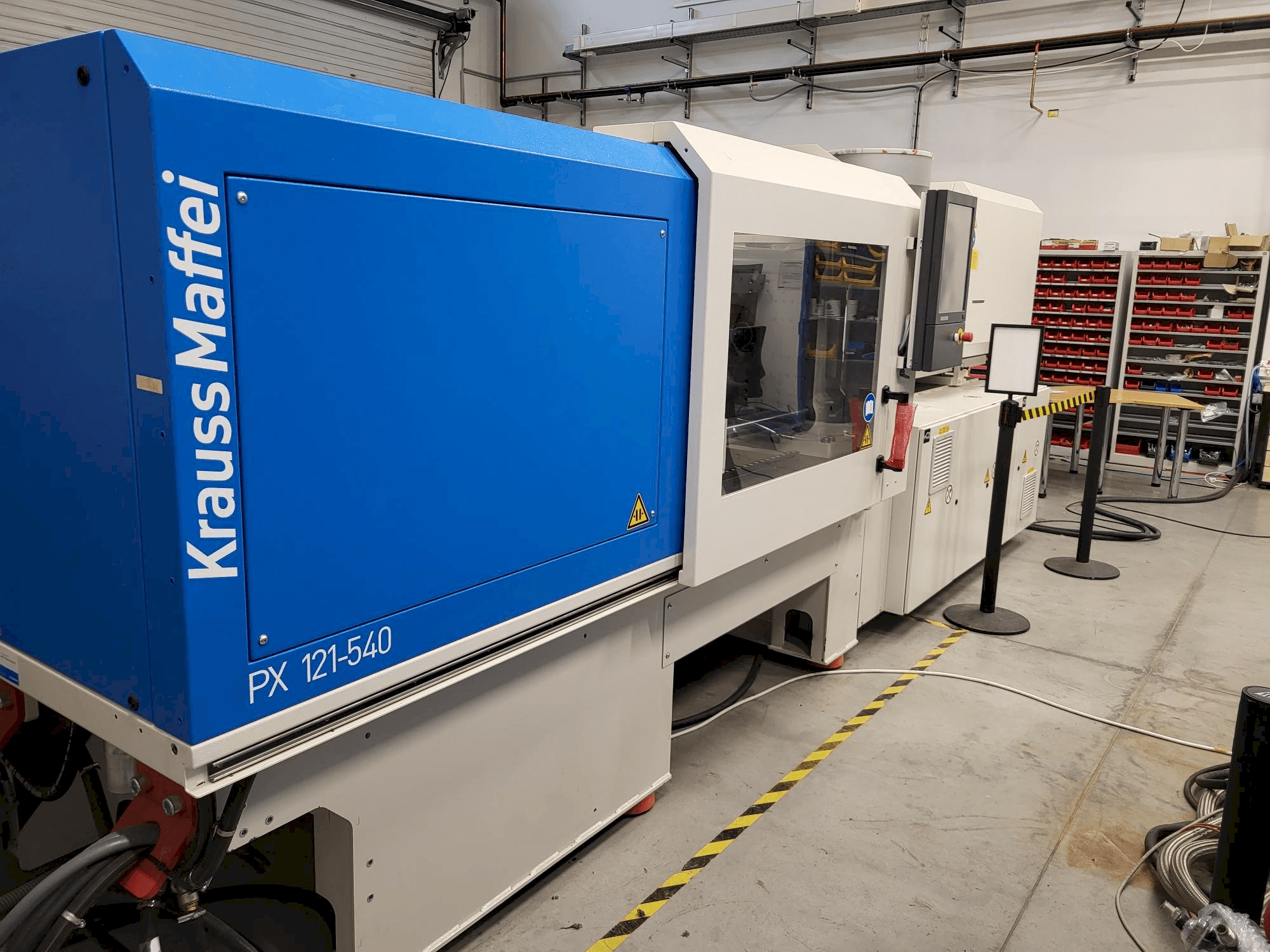 Linkerzijdeaanzicht van Krauss Maffei PX 121-540 machine