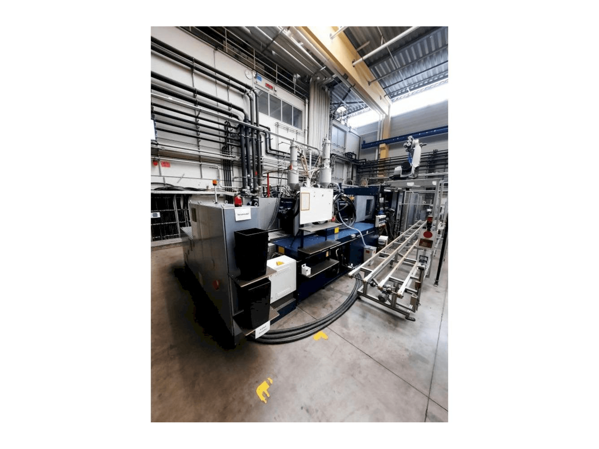 Vooraanzicht van Battenfeld HM13000/9200/7700 machine