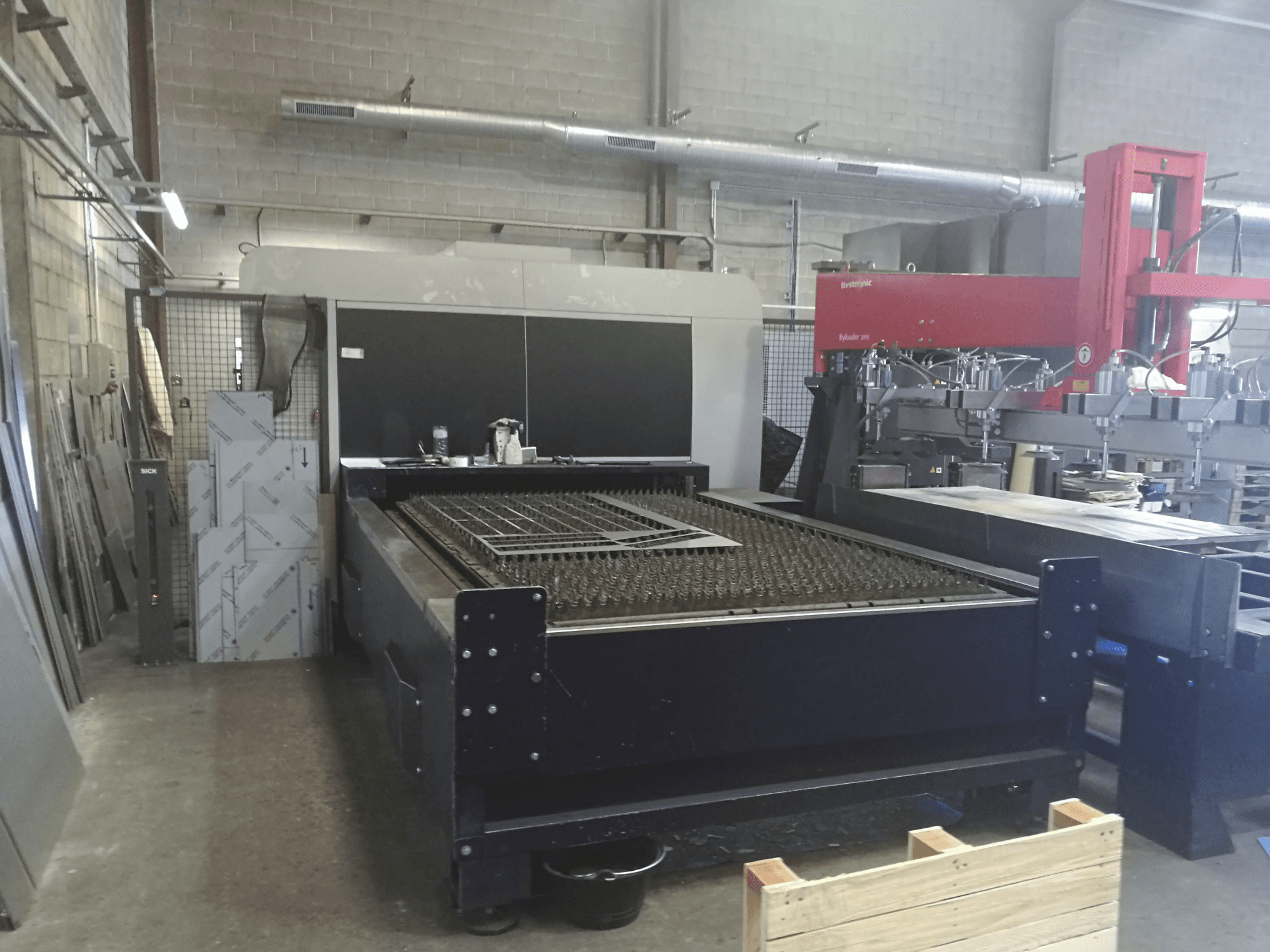 Vooraanzicht van Bystronic BySprint Fiber 3015 machine
