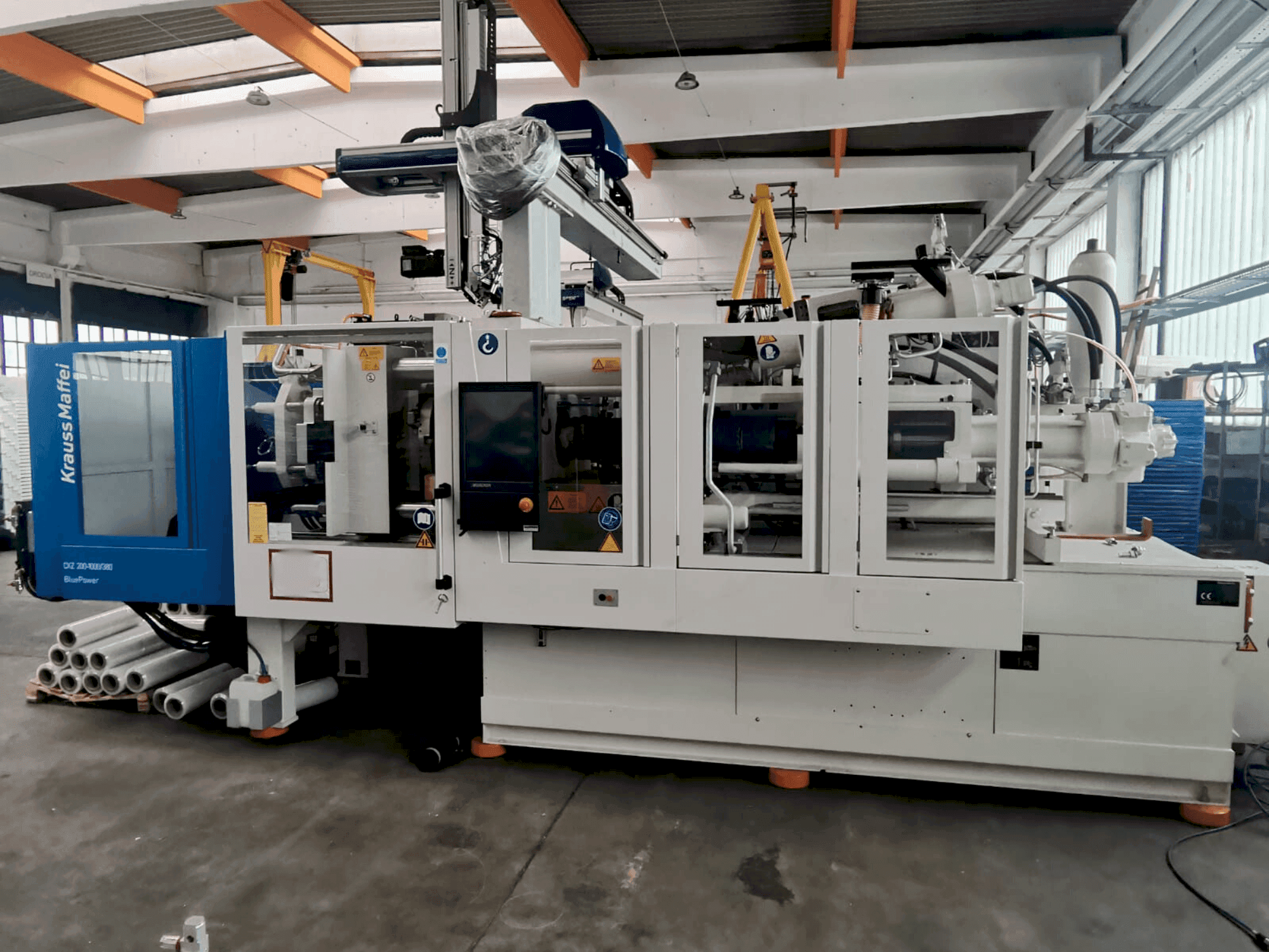 Vooraanzicht van Krauss Maffei 200-1000-380 CX Z machine