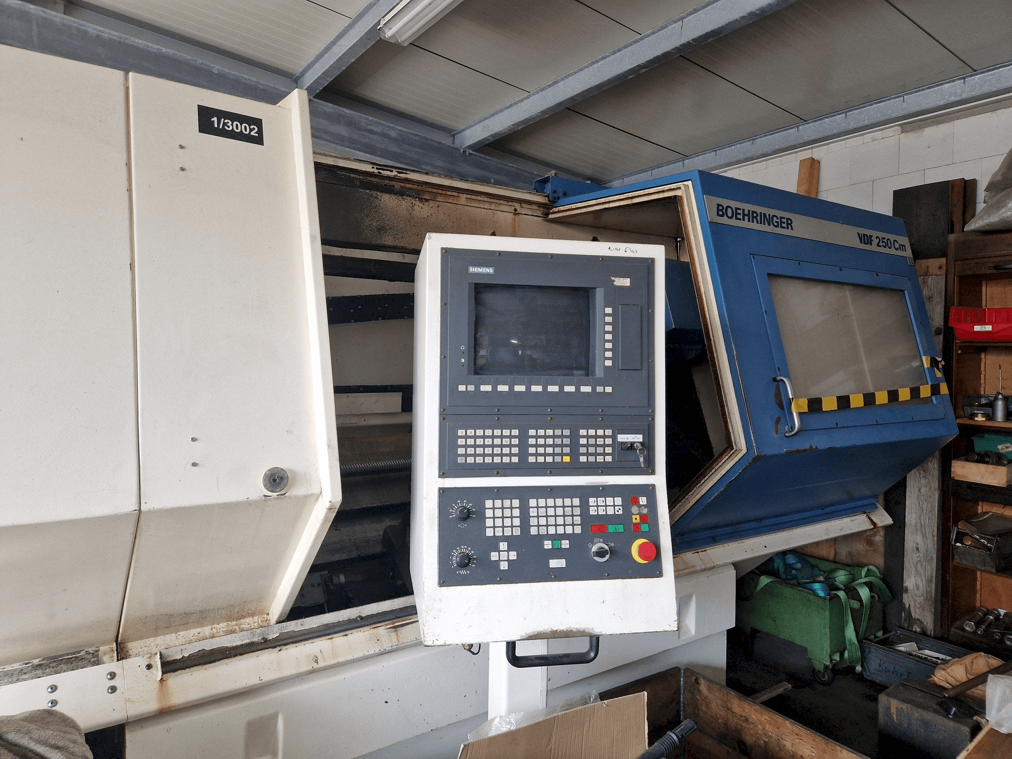 Vooraanzicht van BOEHRINGER VDF 250 Cm machine