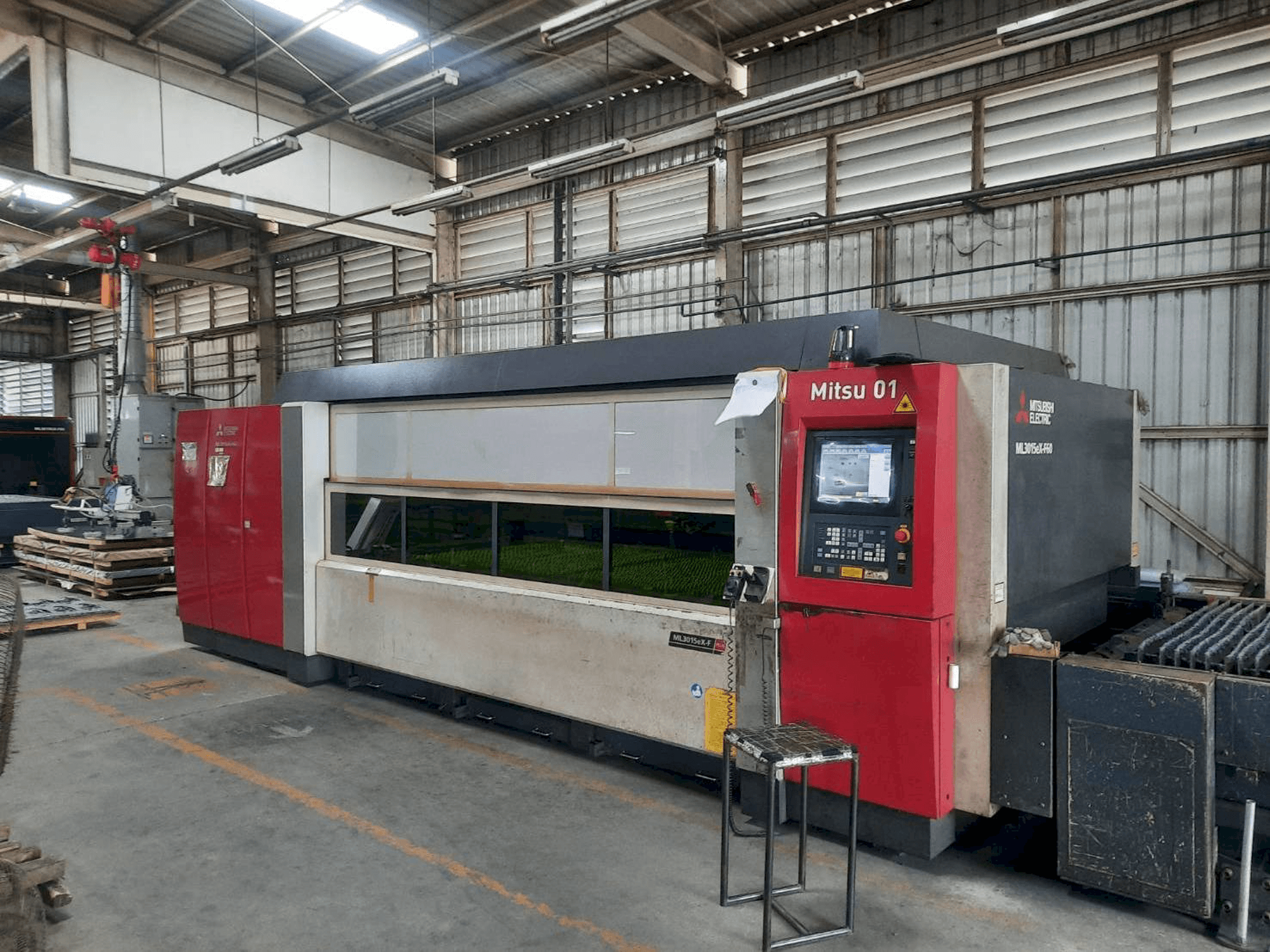 Vooraanzicht van Mitsubishi ML3015eX F60 machine