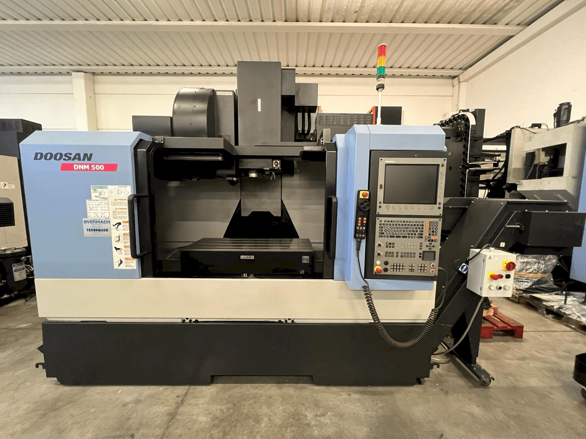 Vooraanzicht van DOOSAN DNM 500 machine