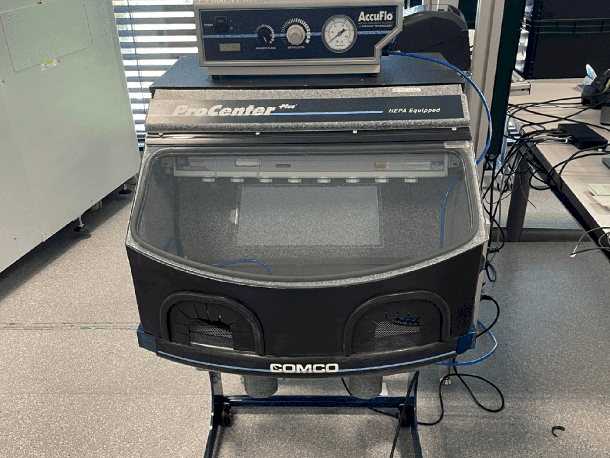 Vooraanzicht van COMCO CTR201-2 machine