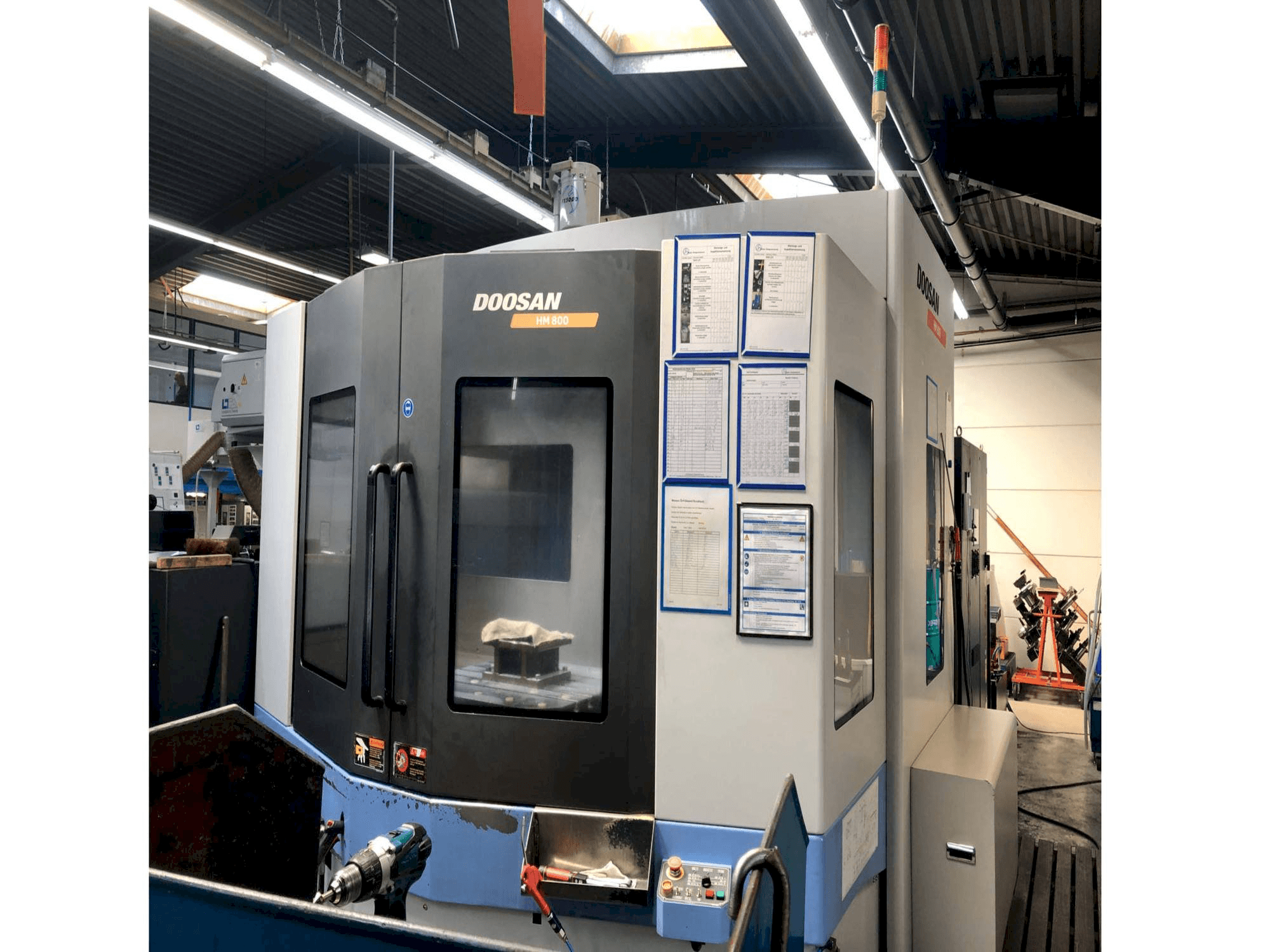 Vooraanzicht van Doosan HM 800 machine