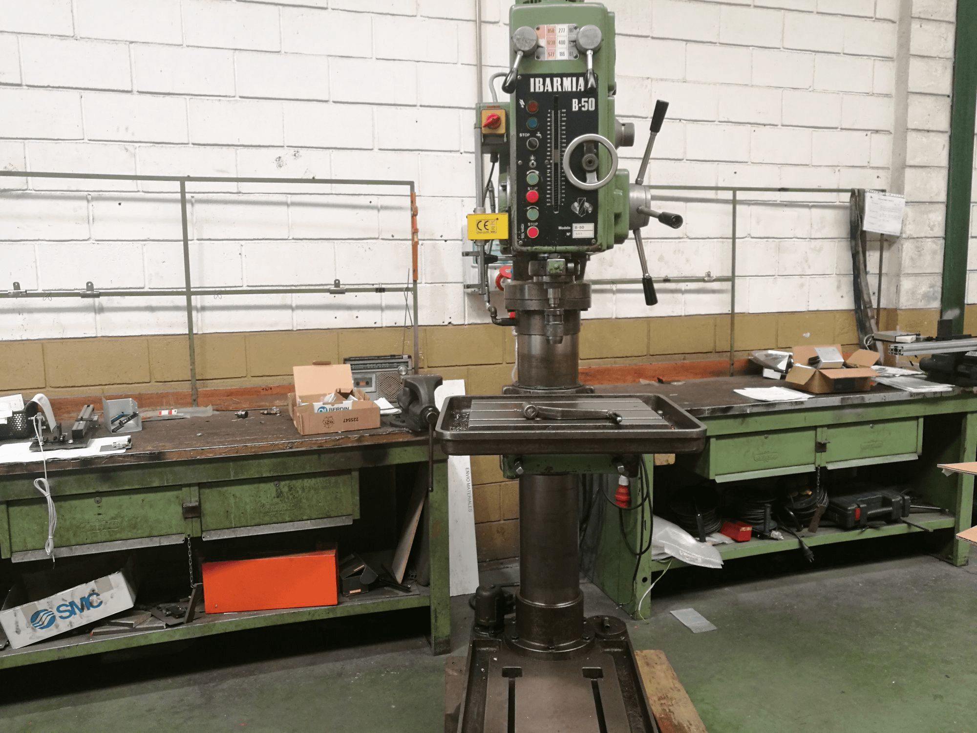 Vooraanzicht 1 van IBARMIA B-50 machine