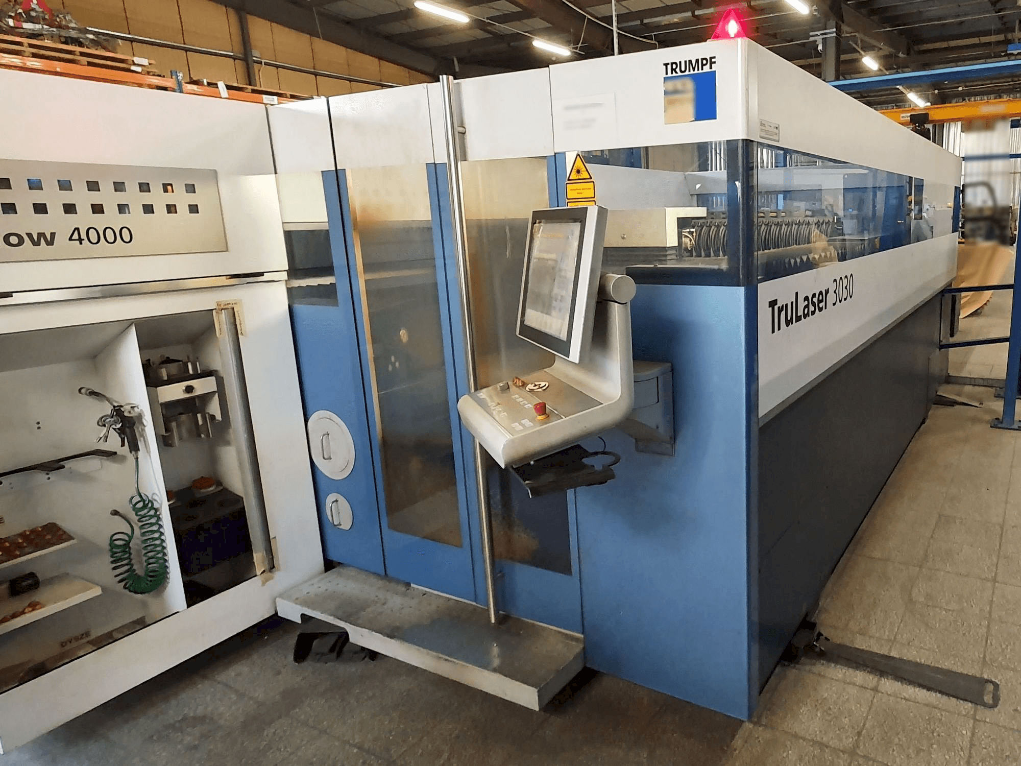 Vooraanzicht van Trumpf TruLaser 3030 machine