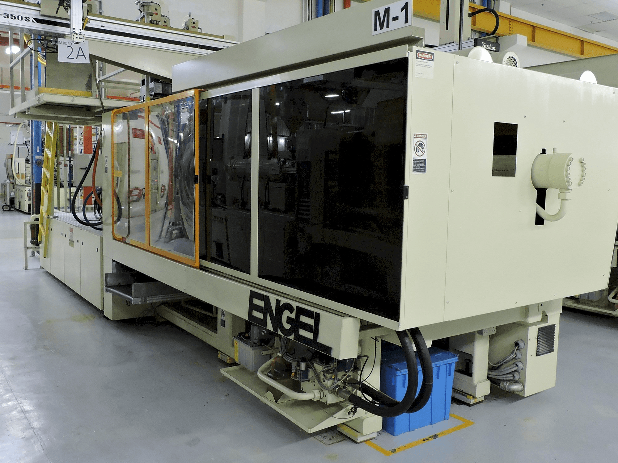 Recht aanzicht van ENGEL ES 1300 /450 machine