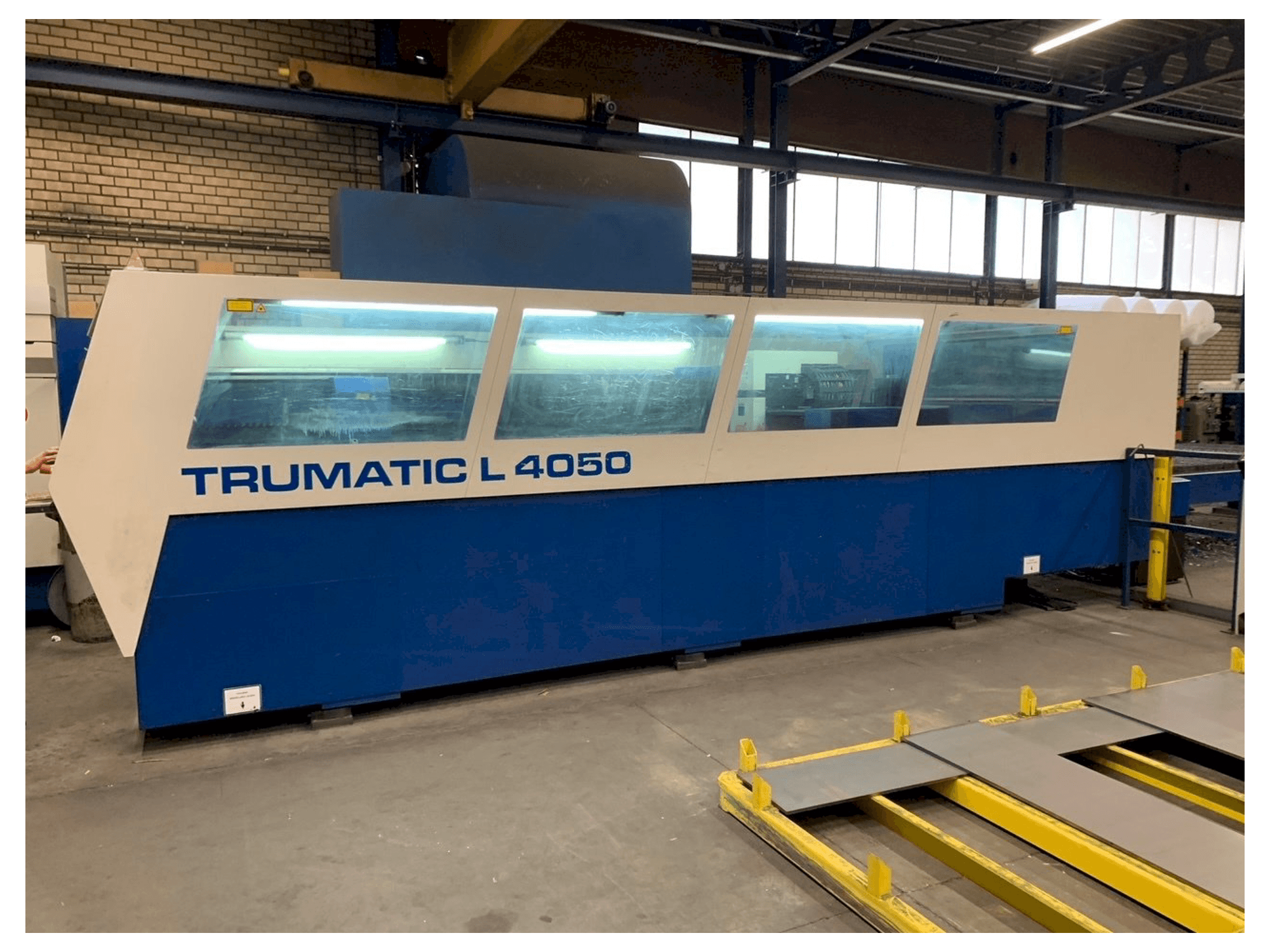 Vooraanzicht van Trumpf Trumatic L4050 5kW CO2 + Liftmaster machine