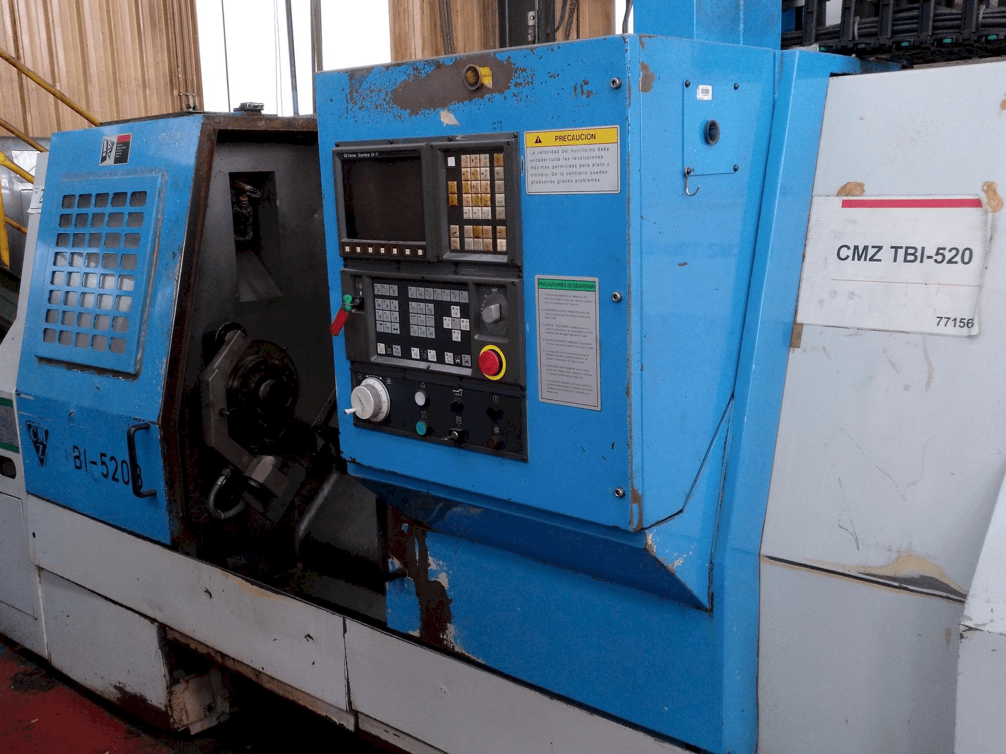 Vooraanzicht van CMZ TBI 520 machine