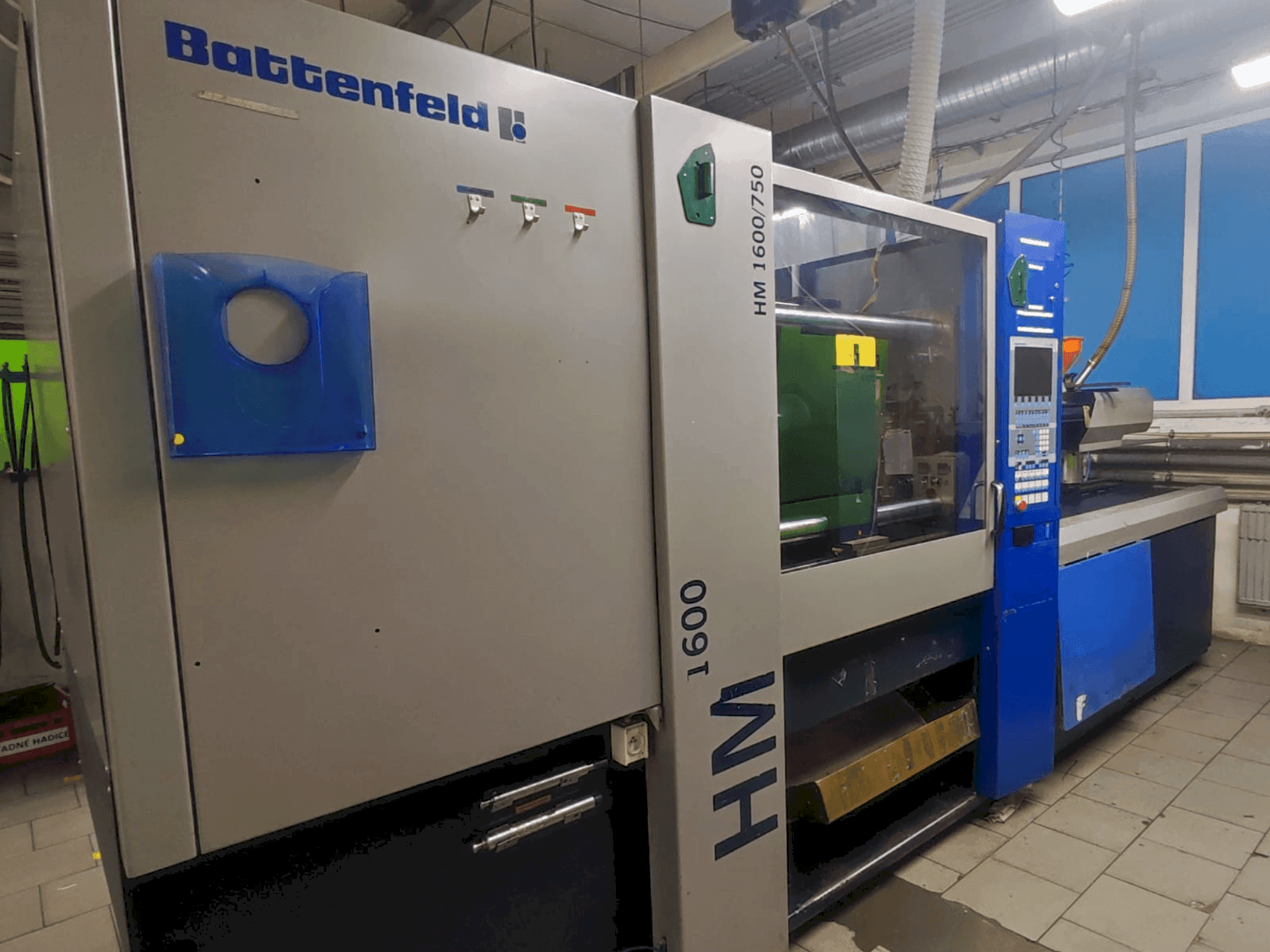 Vooraanzicht van Battenfeld HM 1600/750 machine