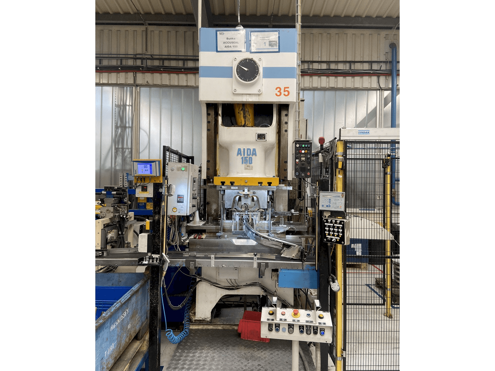 Vooraanzicht van AIDA NC1-150(2) (1996) machine