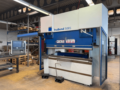 TRUMPF TruBend 5085 kantpers in een werkplaats; vooraanzicht met bedieningspaneel en buigzone.