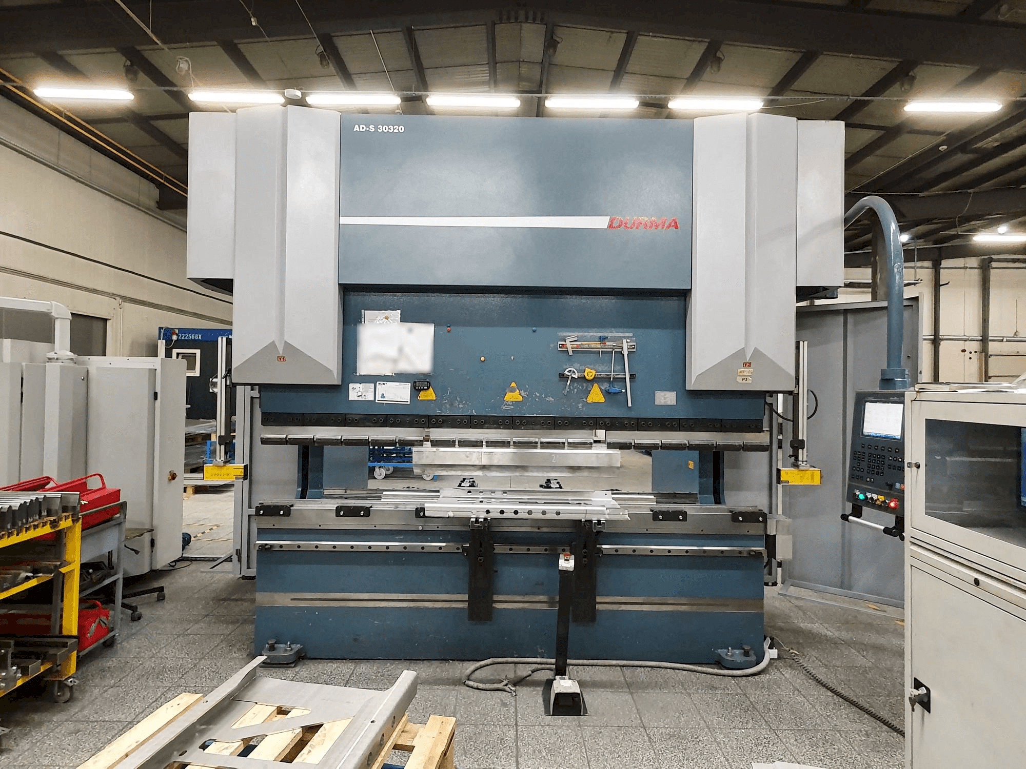 Vooraanzicht van Durma AD-S 30320 machine