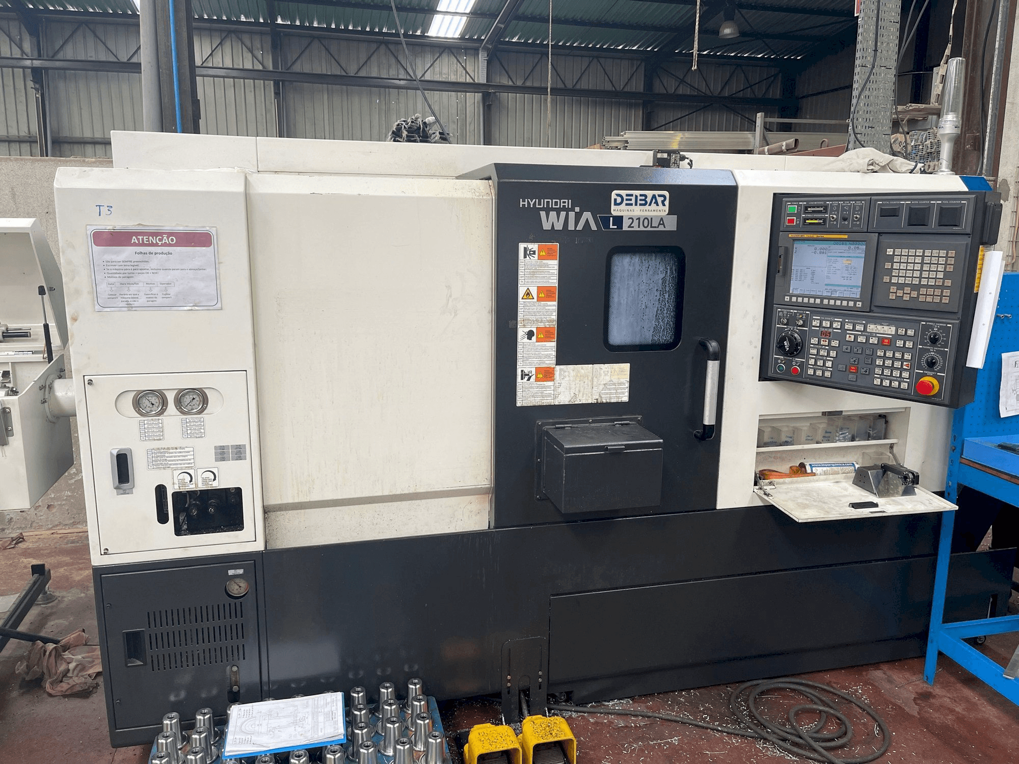 Vooraanzicht van Hyundai Wia L210LA machine