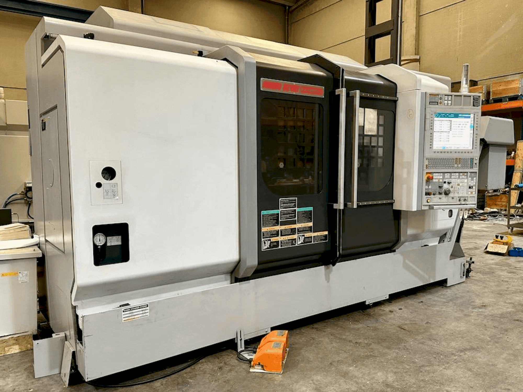 Vooraanzicht van MORI SEIKI NZX 2500/1000Y machine