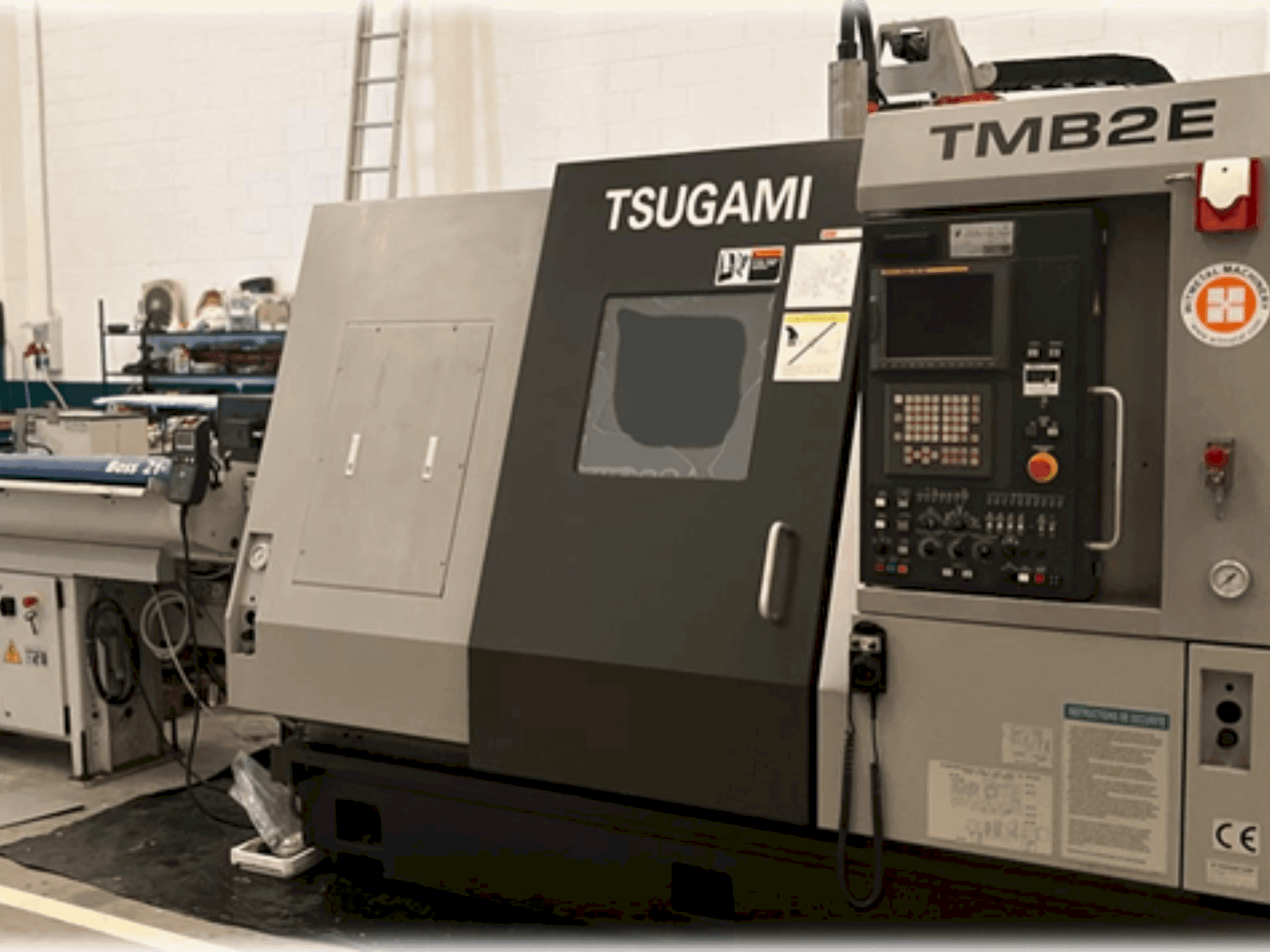 Vooraanzicht van TSUGAMI TMB 2E machine