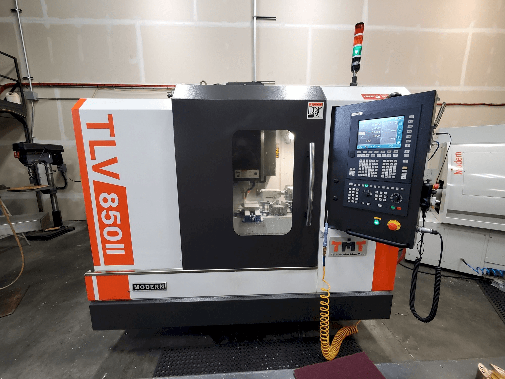 Vooraanzicht van Modern TLV-85011 machine