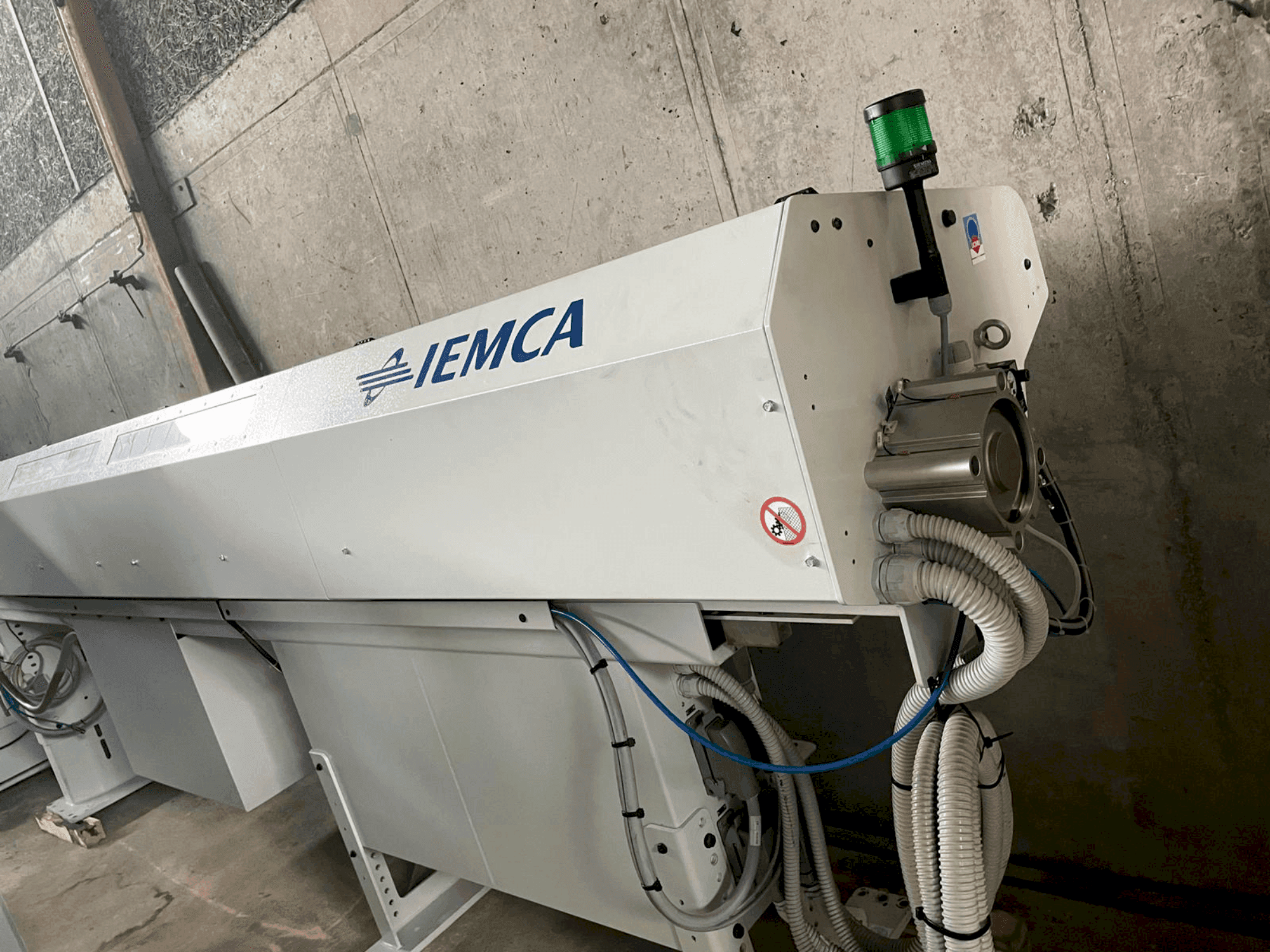Vooraanzicht van IEMCA Master 80 machine