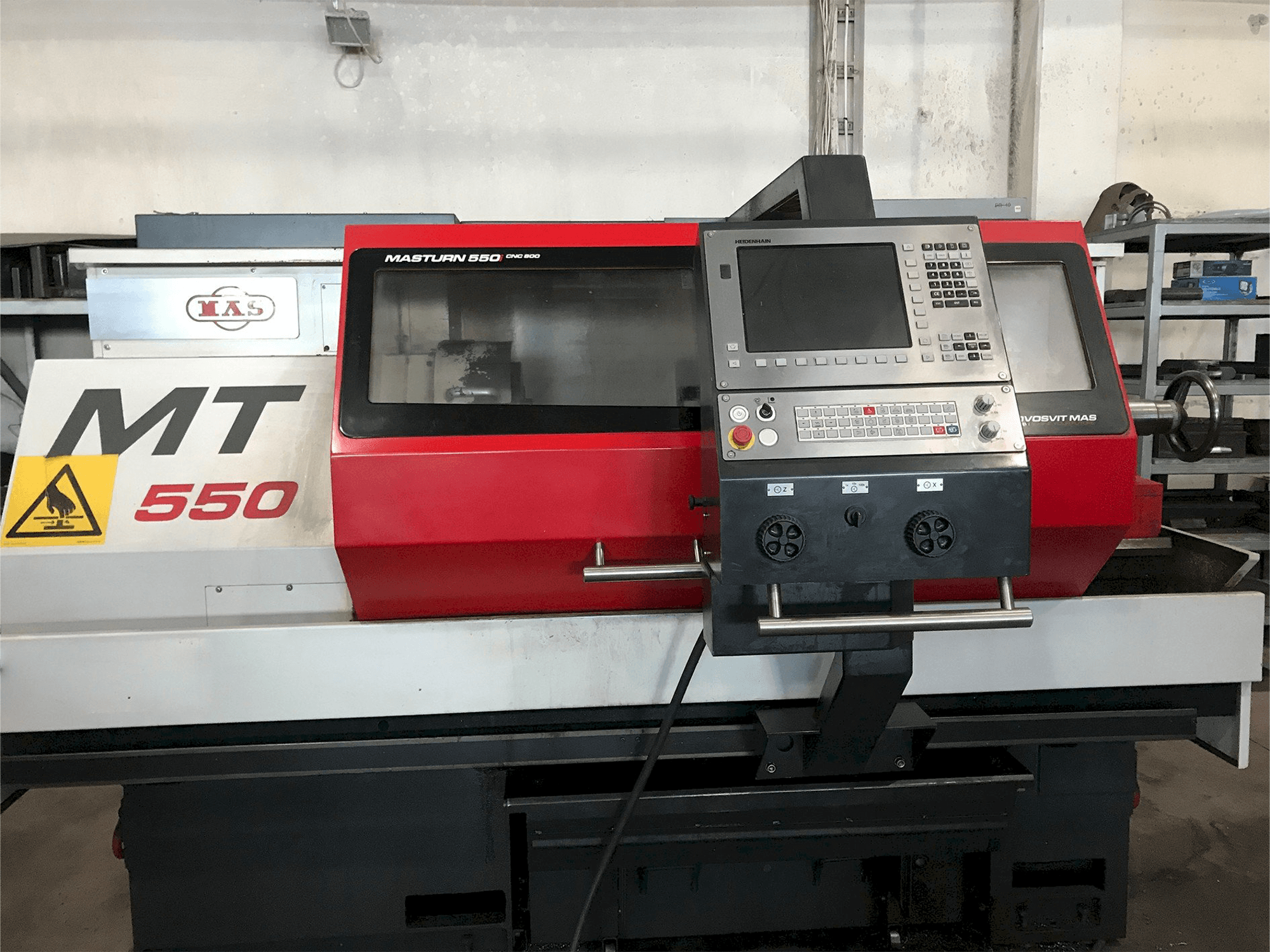 Vooraanzicht van MAS MASTURN MT 550 machine