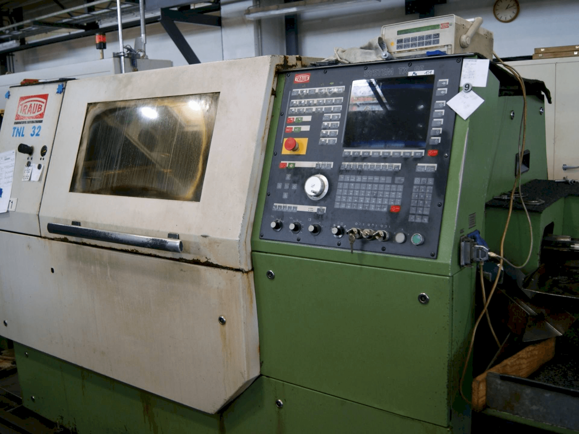 Vooraanzicht van TRAUB TNL 32G machine