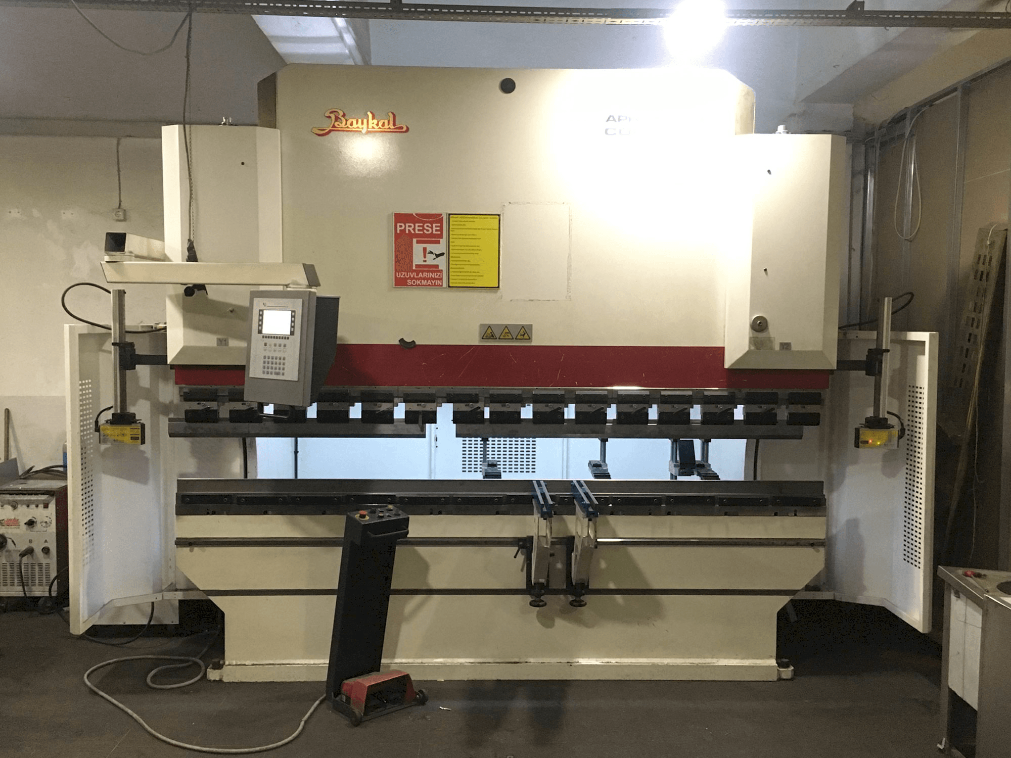 Vooraanzicht van Baykal APHS 31120 machine