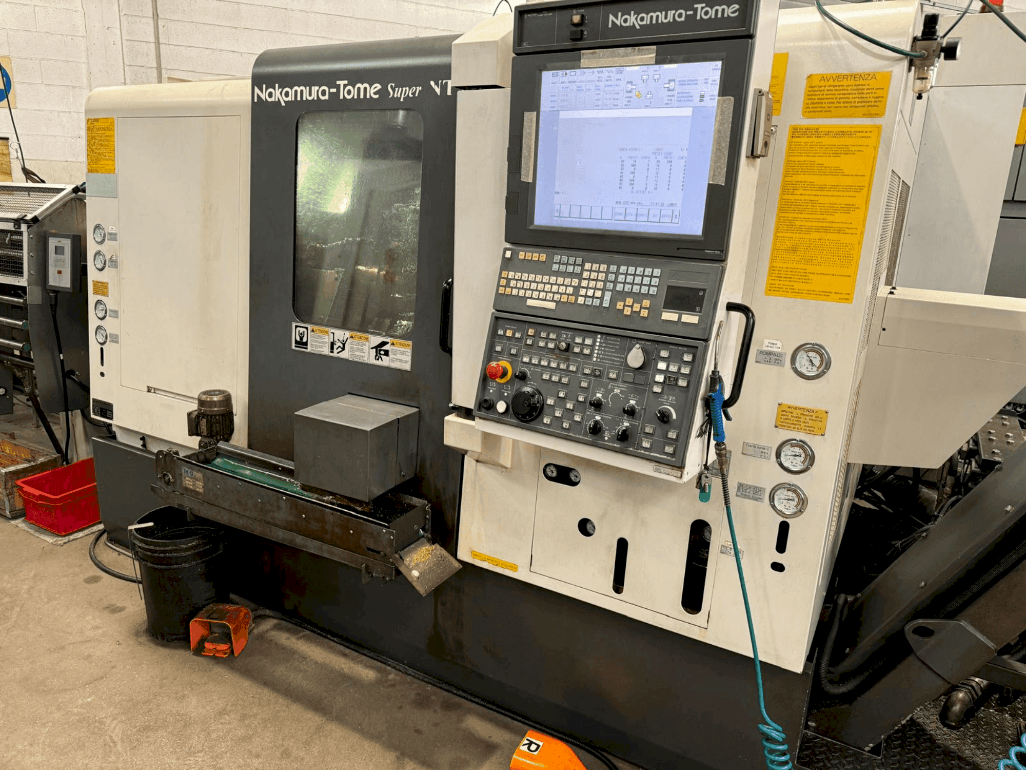 Vooraanzicht van NAKAMURA Super NTY3-100 machine